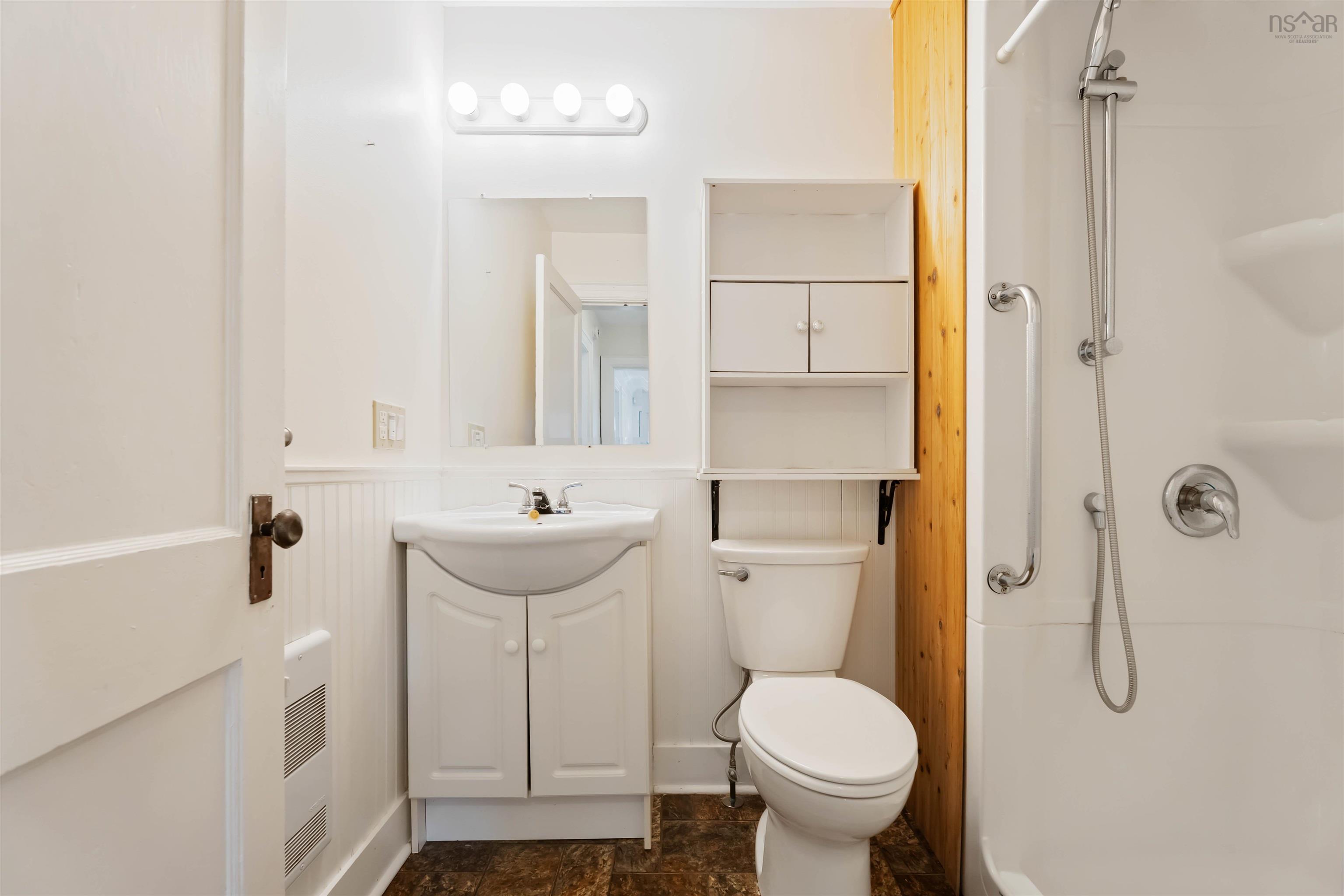 $350,000.00: 8911 Commercial Street, New Minas