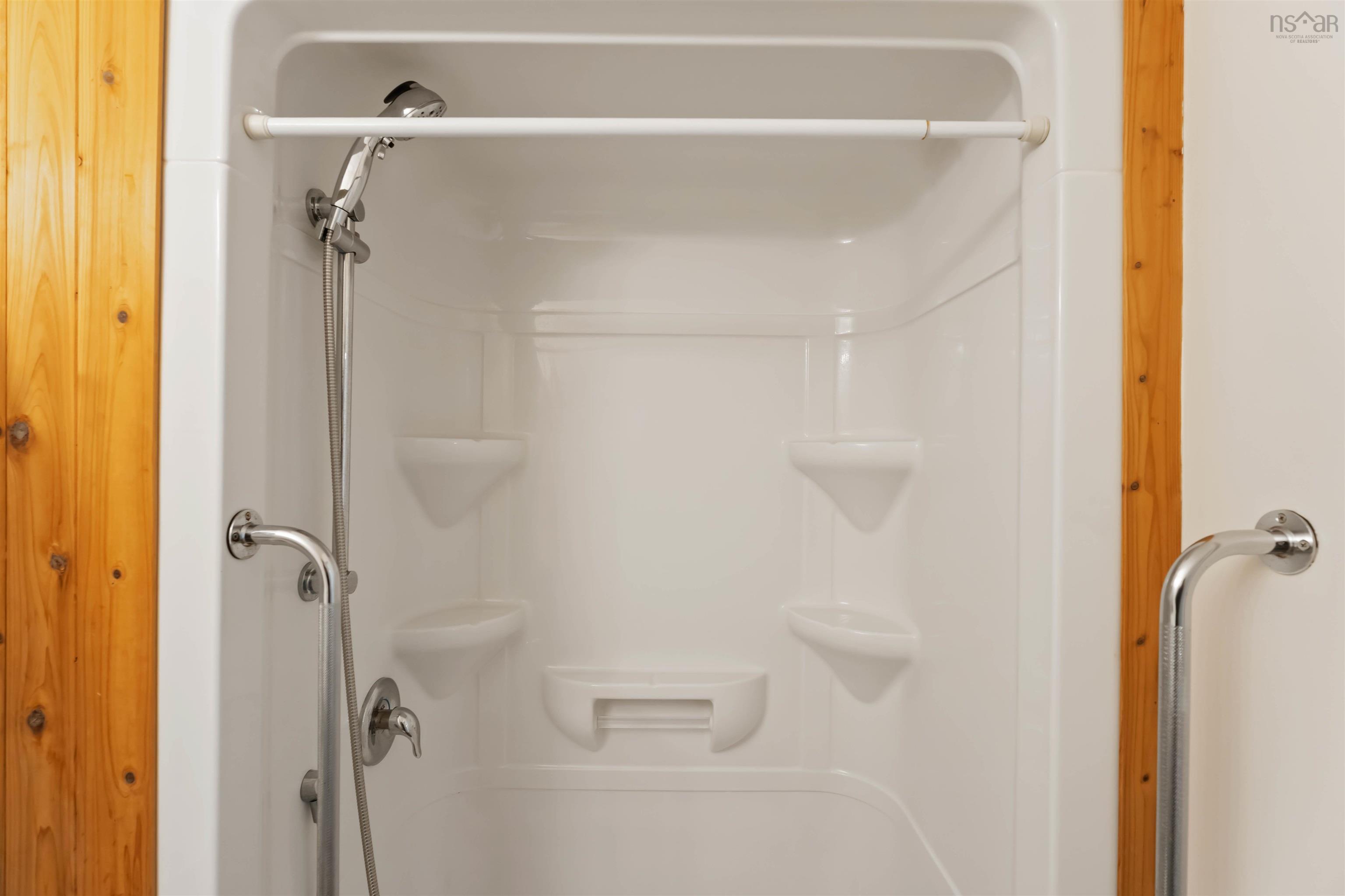 $350,000.00: 8911 Commercial Street, New Minas