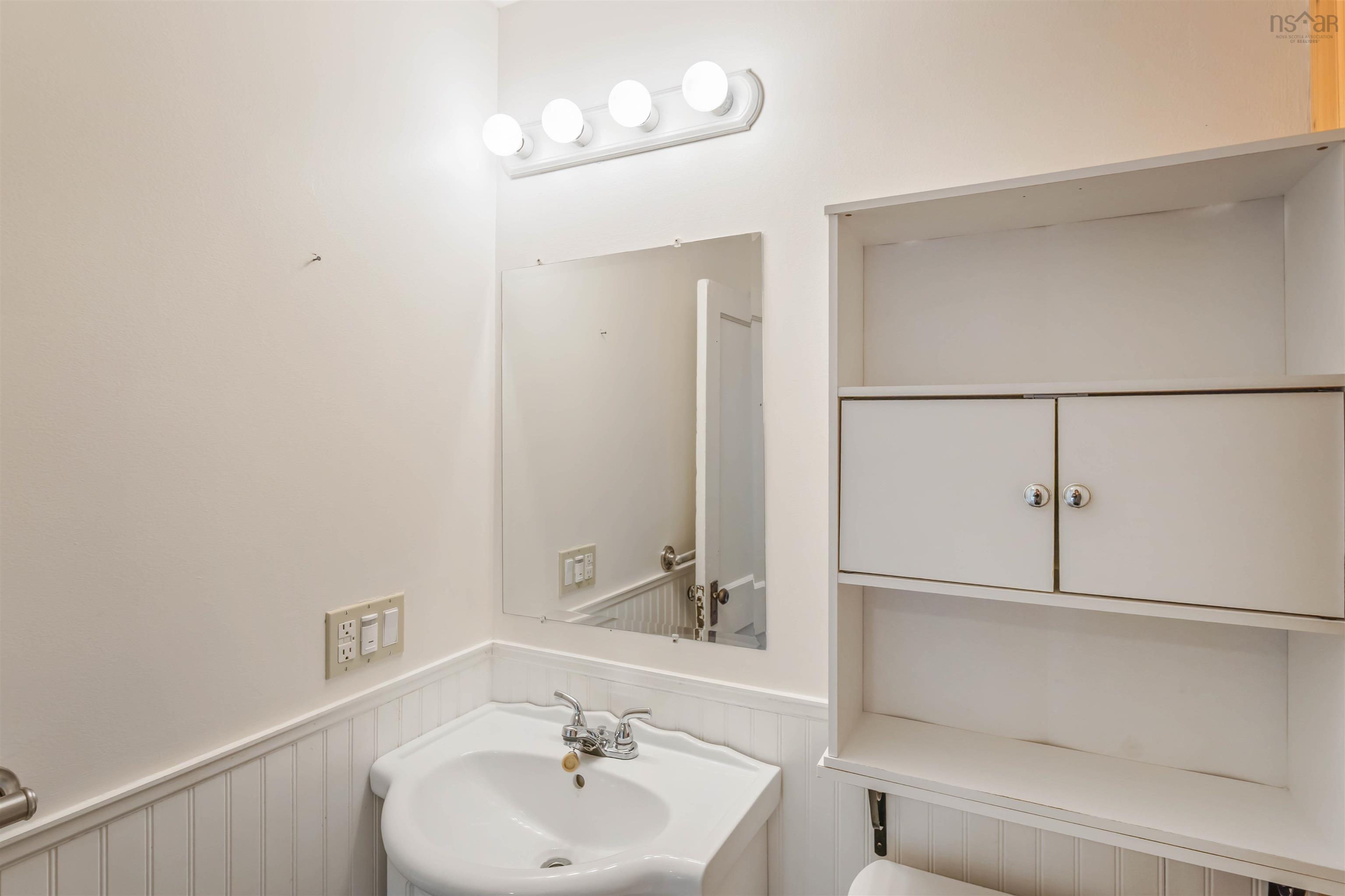 $350,000.00: 8911 Commercial Street, New Minas