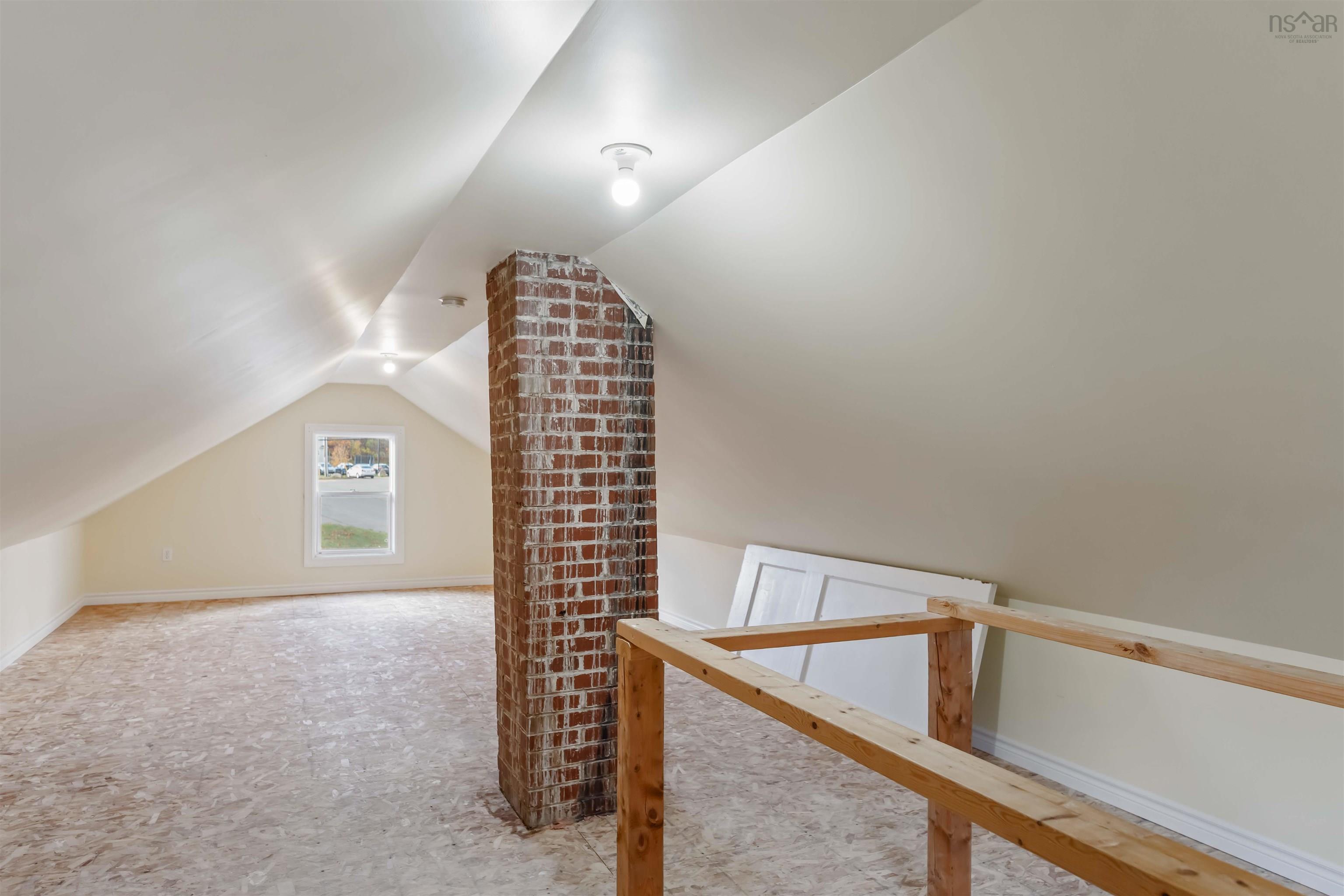 $350,000.00: 8911 Commercial Street, New Minas