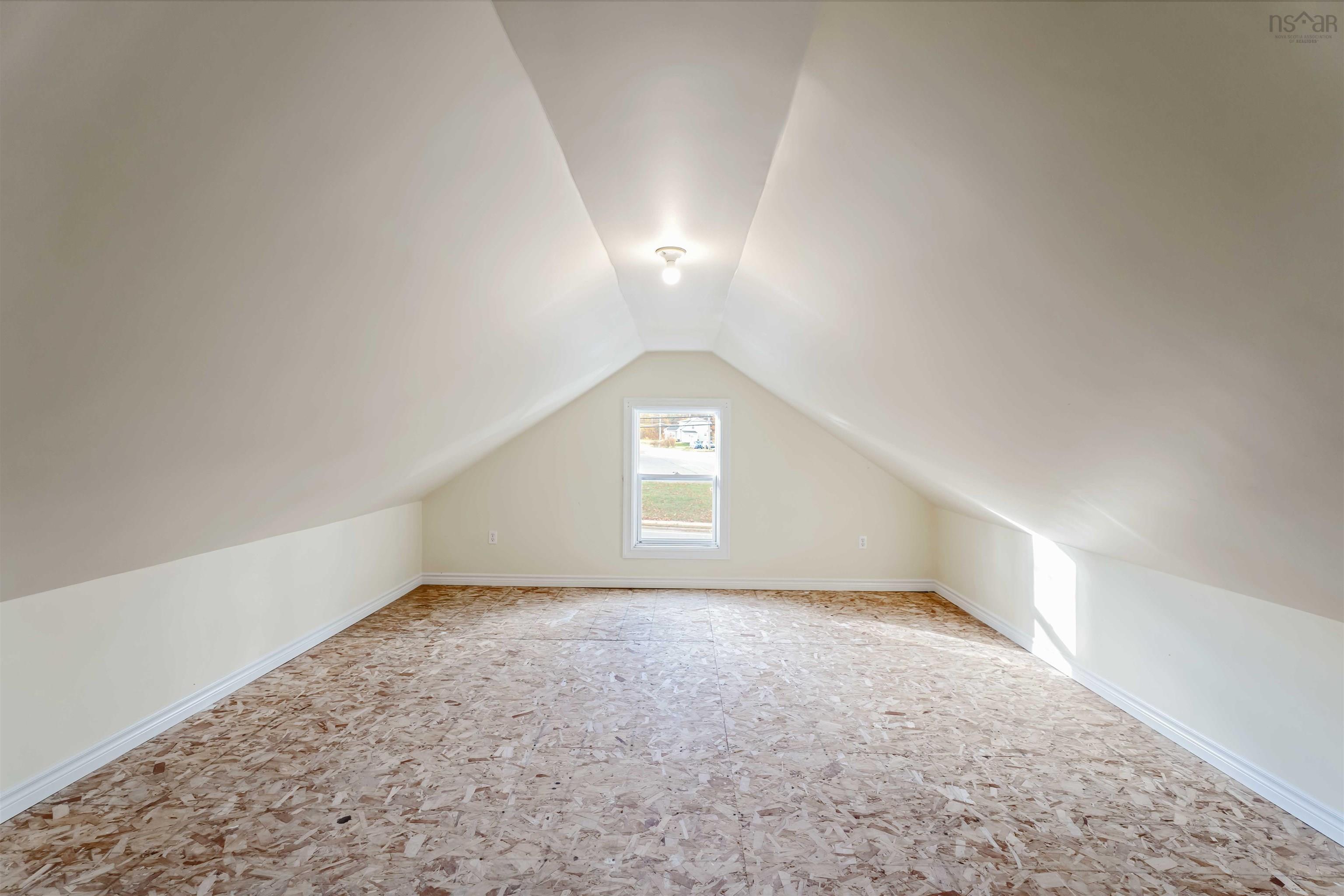 $350,000.00: 8911 Commercial Street, New Minas