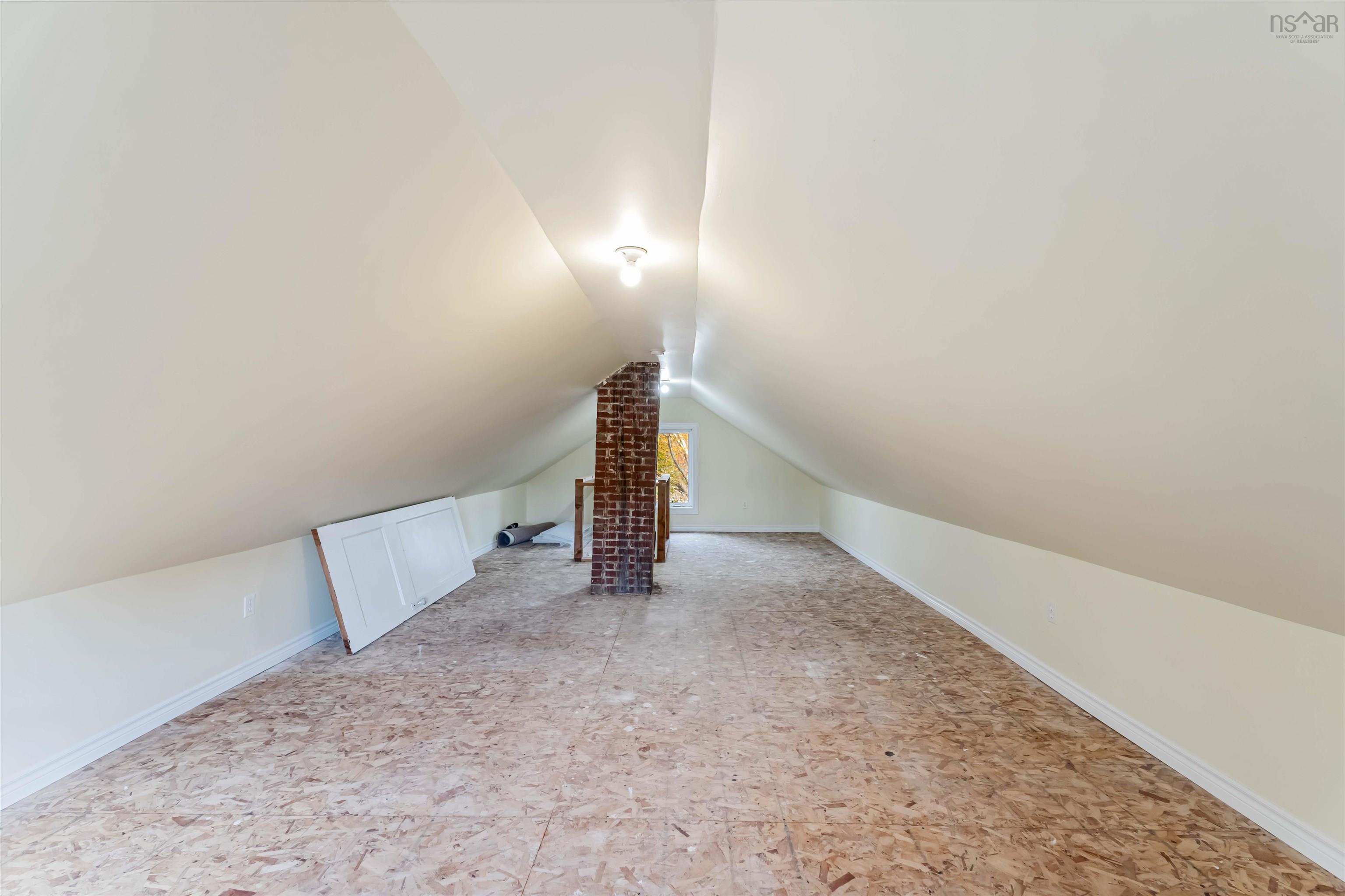 $350,000.00: 8911 Commercial Street, New Minas