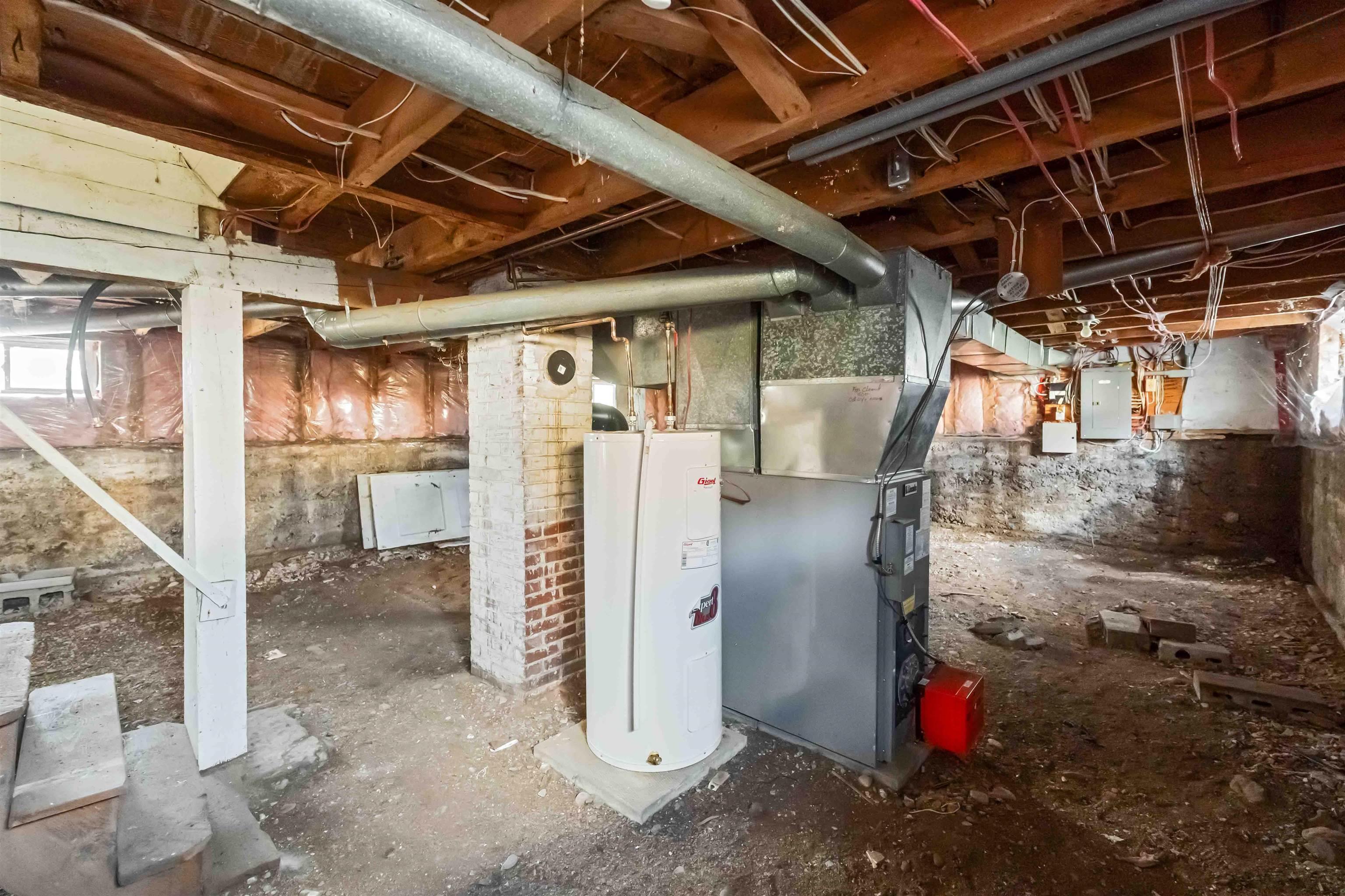 $350,000.00: 8911 Commercial Street, New Minas