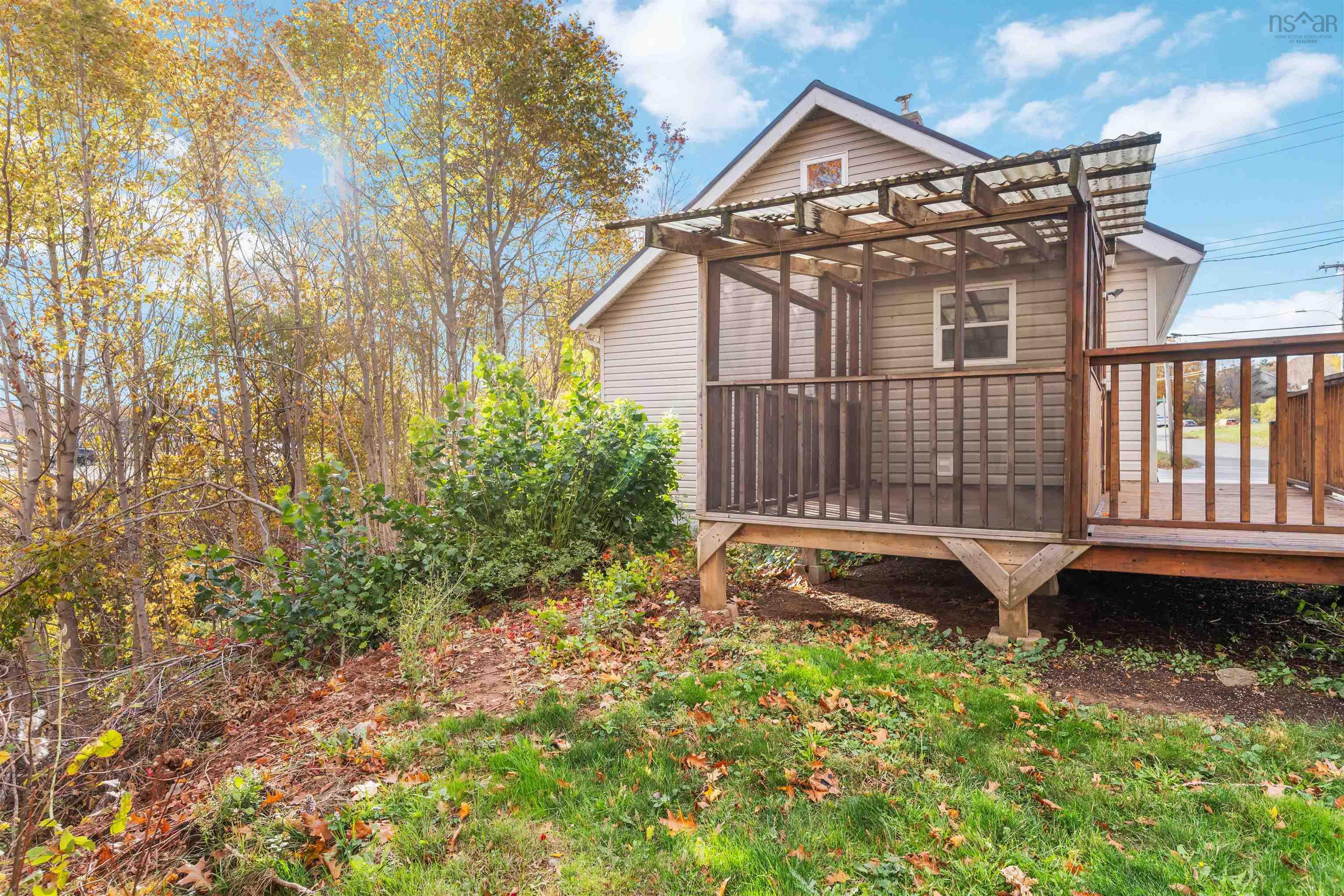 $350,000.00: 8911 Commercial Street, New Minas