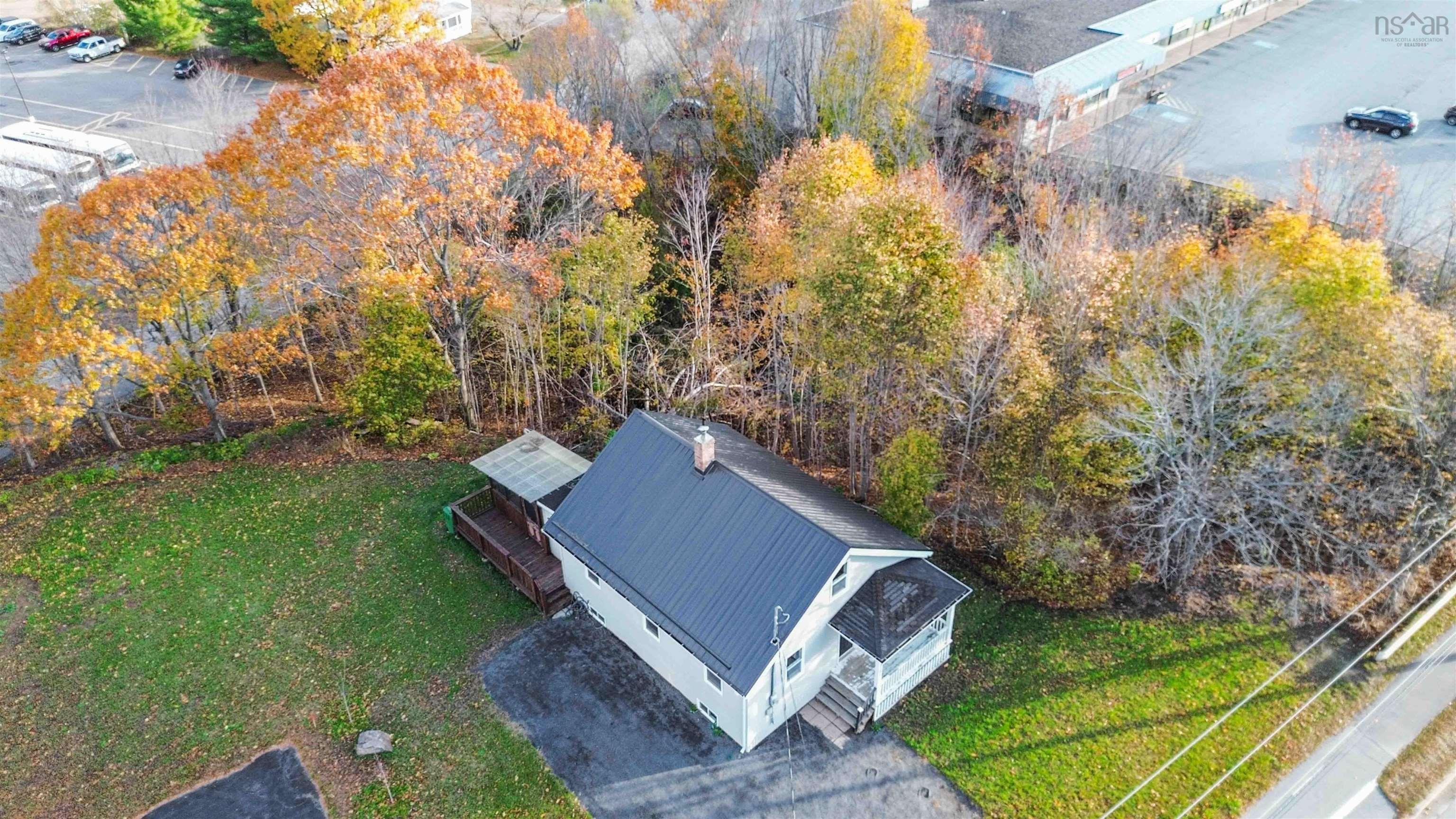 $350,000.00: 8911 Commercial Street, New Minas