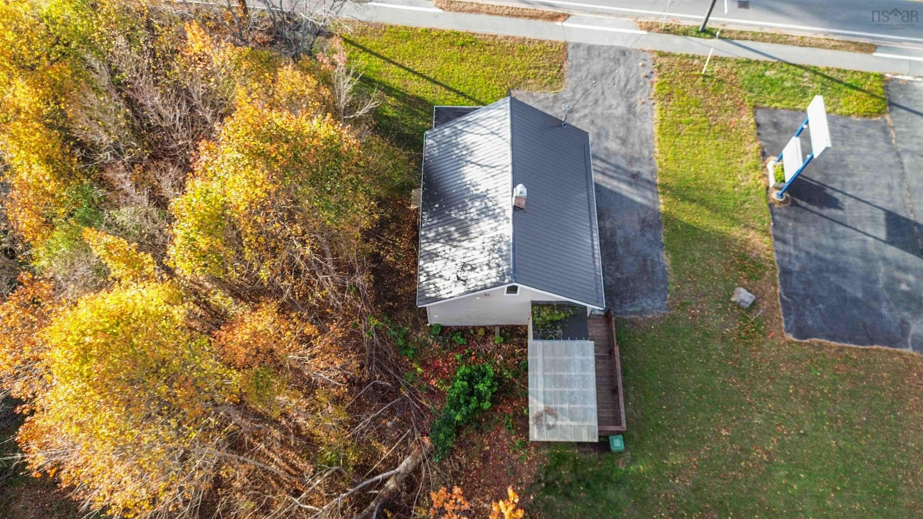 $350,000.00: 8911 Commercial Street, New Minas