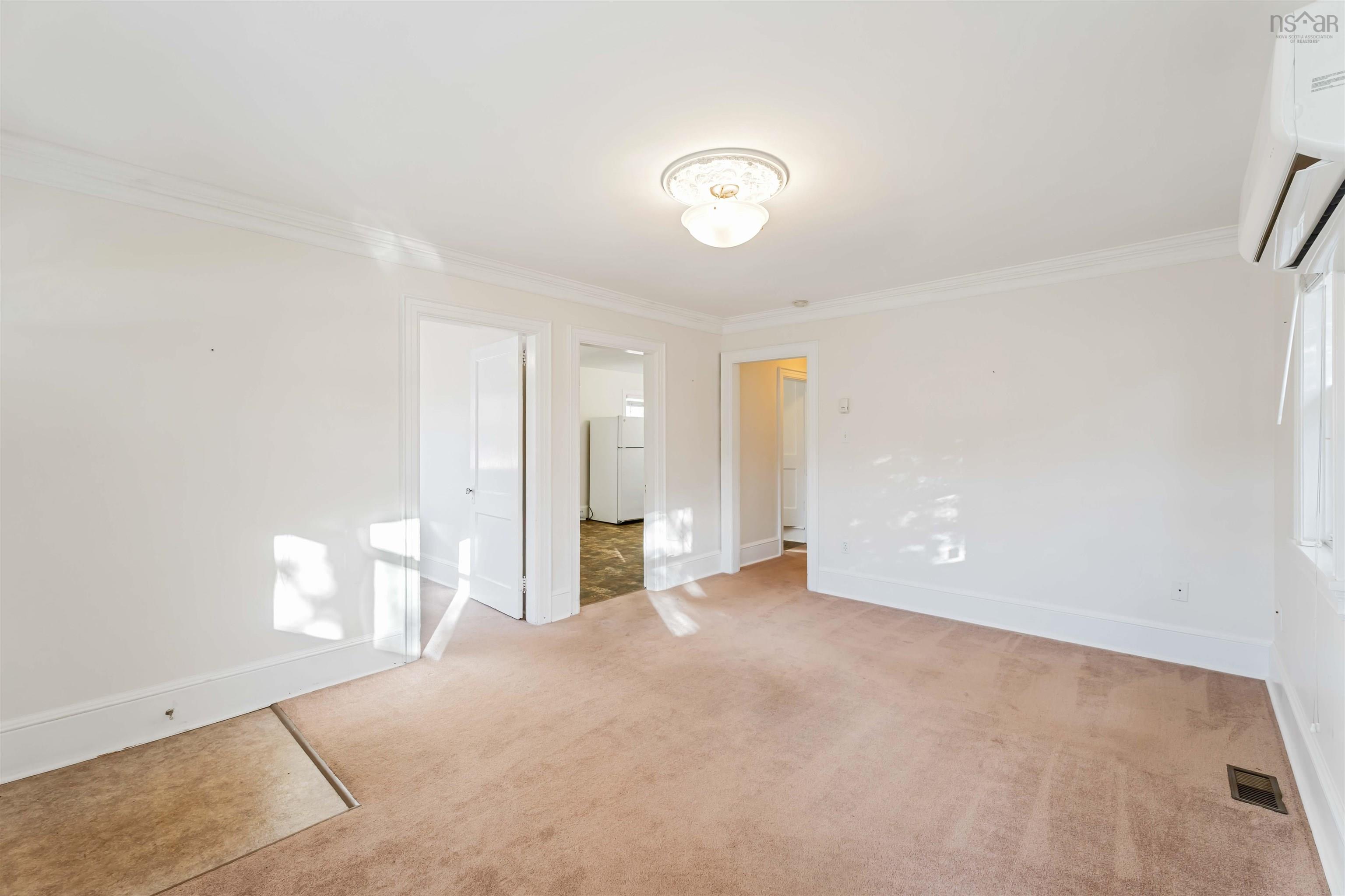 $350,000.00: 8911 Commercial Street, New Minas