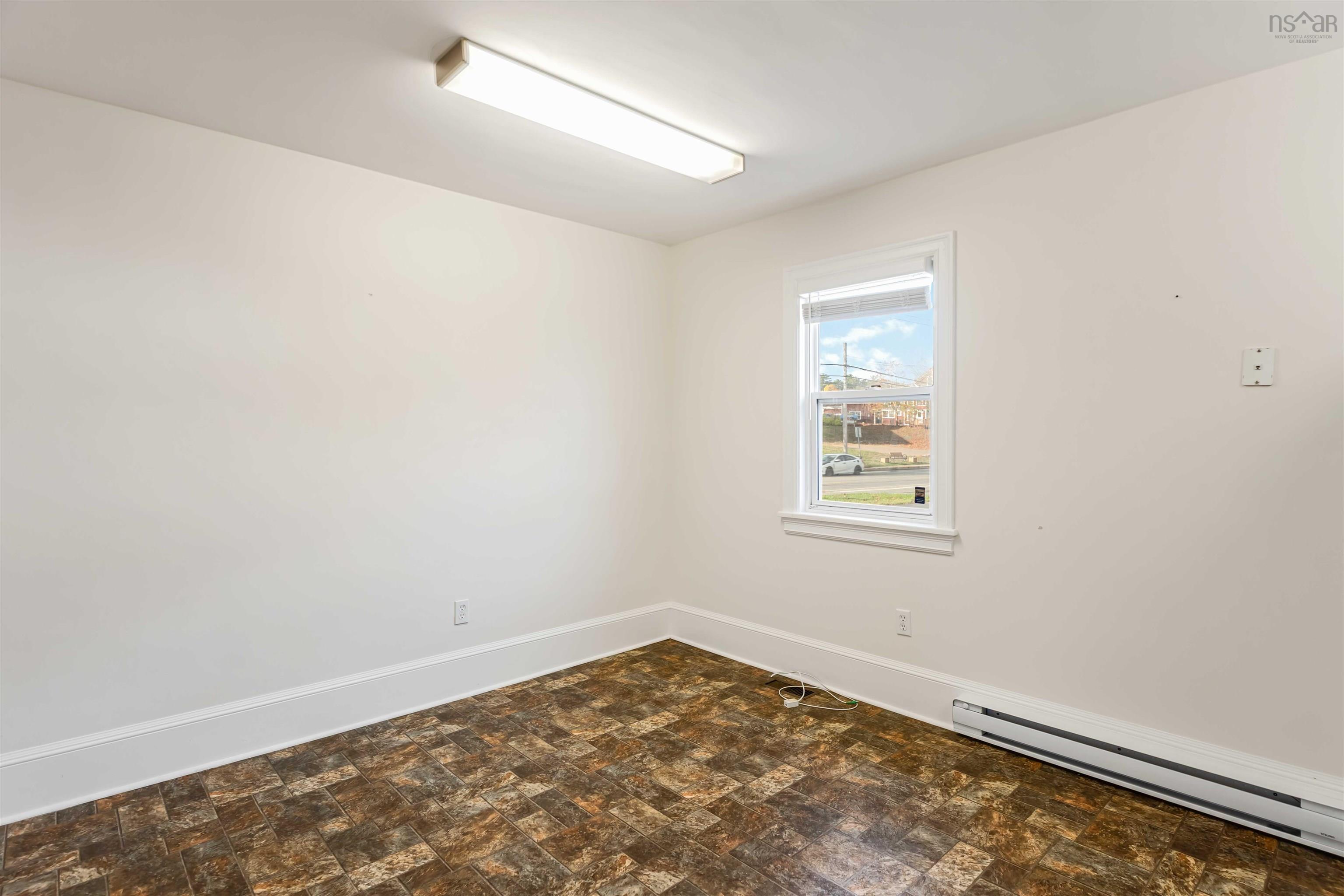 $350,000.00: 8911 Commercial Street, New Minas