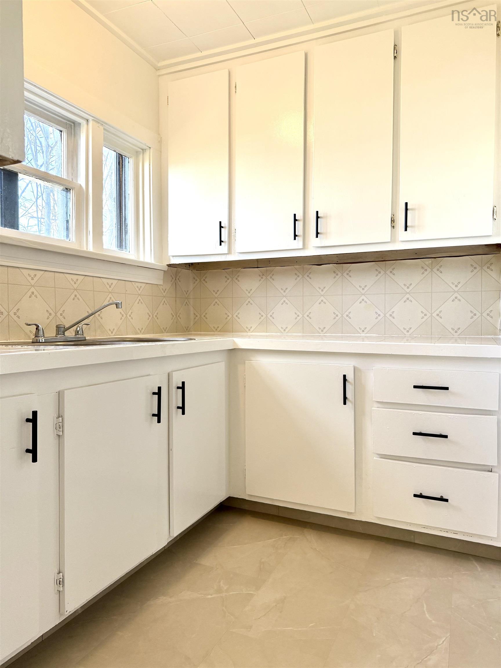 $249,995.00: 190 Church Street, Amherst