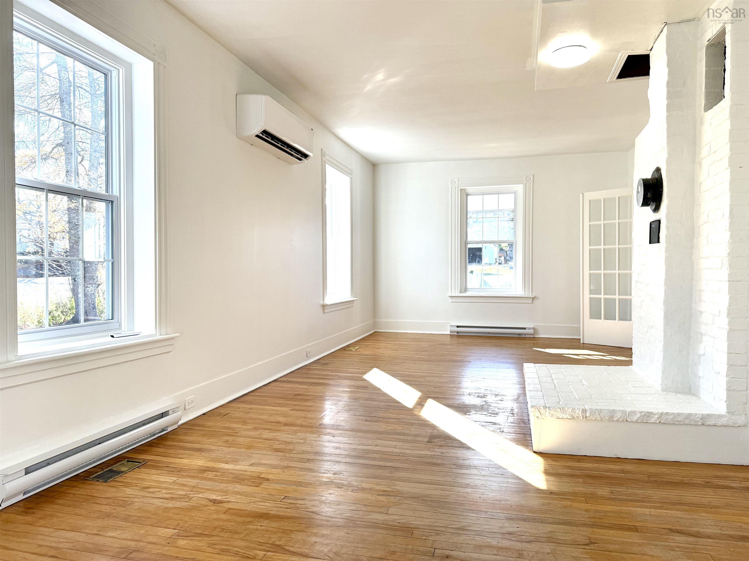 $249,995.00: 190 Church Street, Amherst