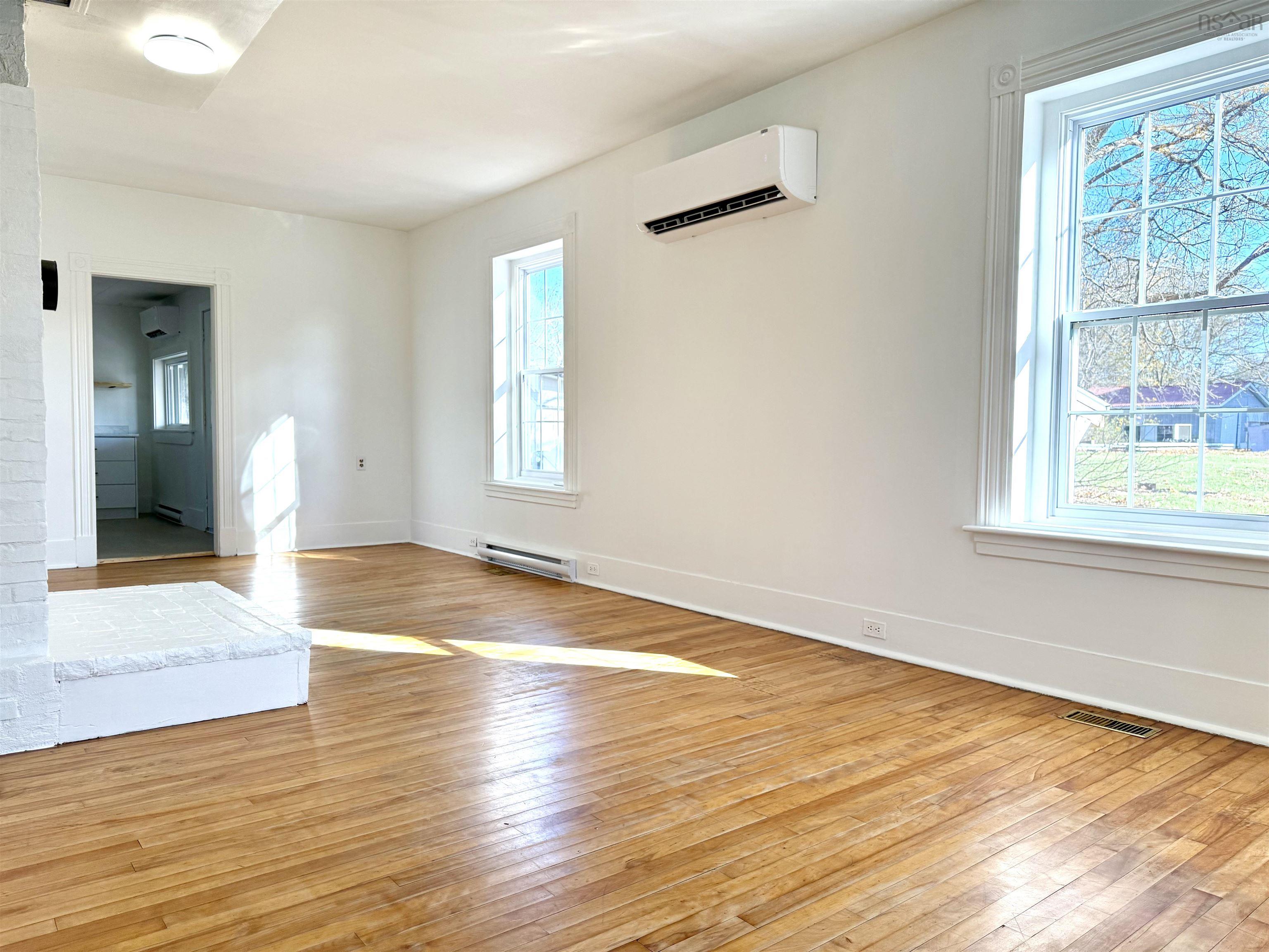 $249,995.00: 190 Church Street, Amherst