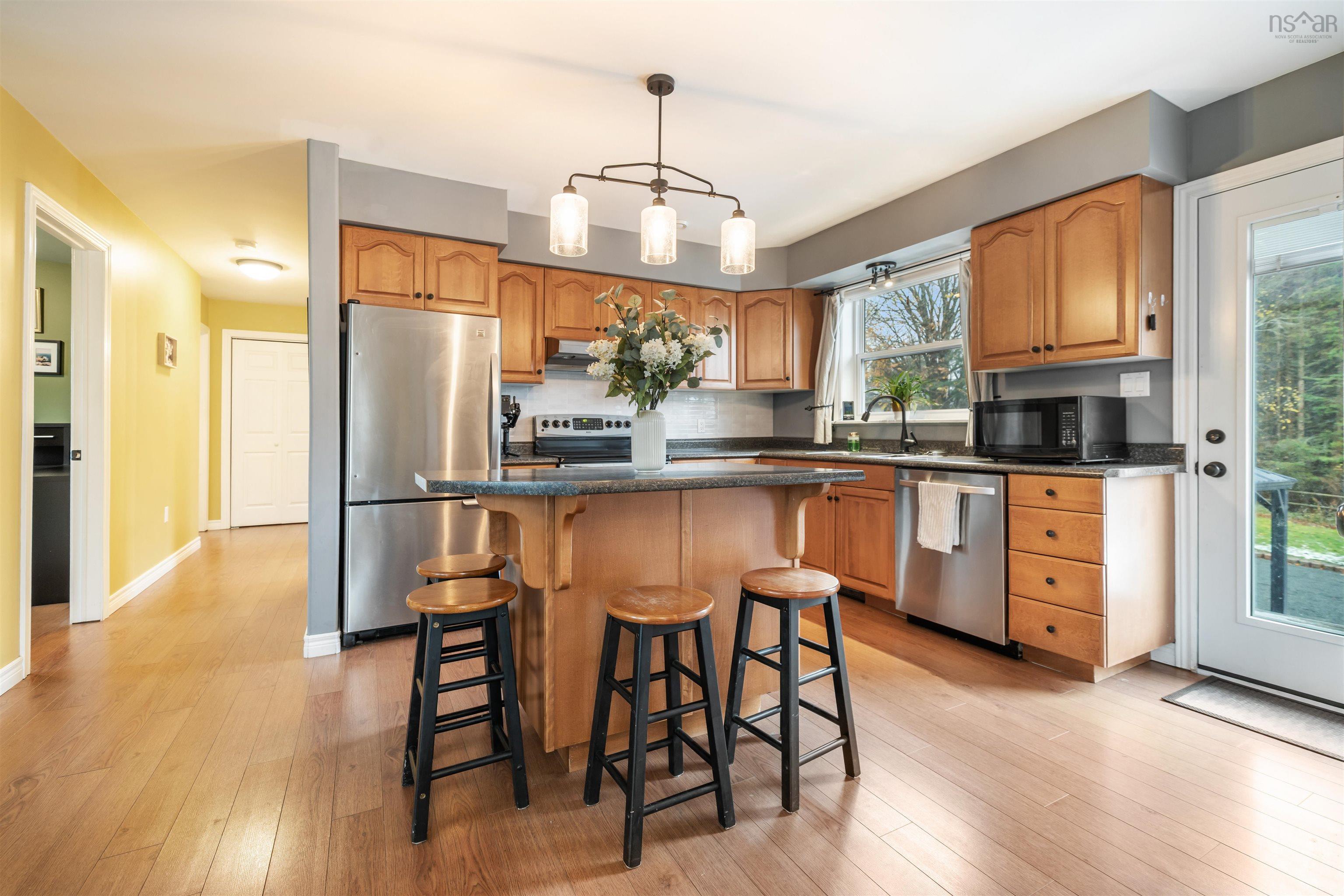 $610,000.00: 11 Downsview Drive, Lower Truro