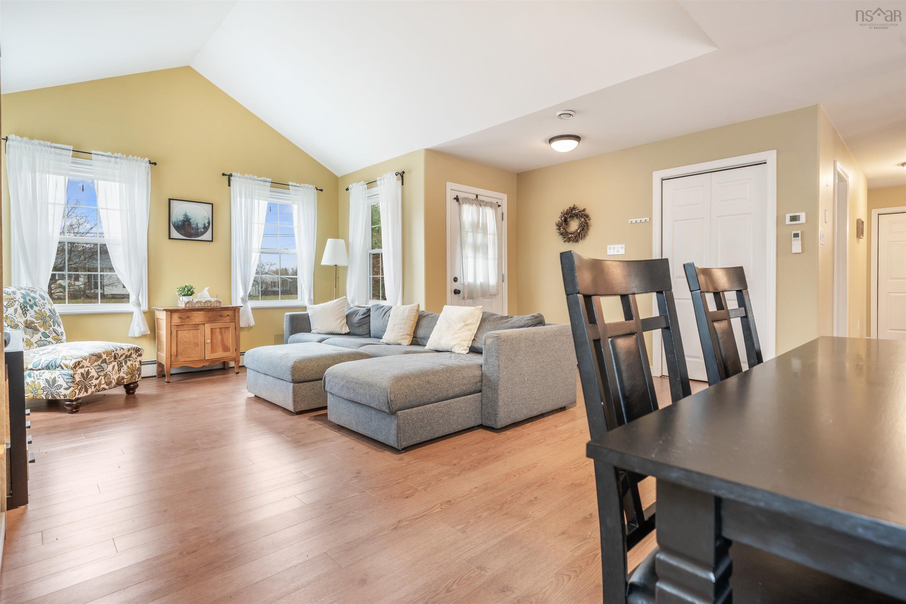 $610,000.00: 11 Downsview Drive, Lower Truro