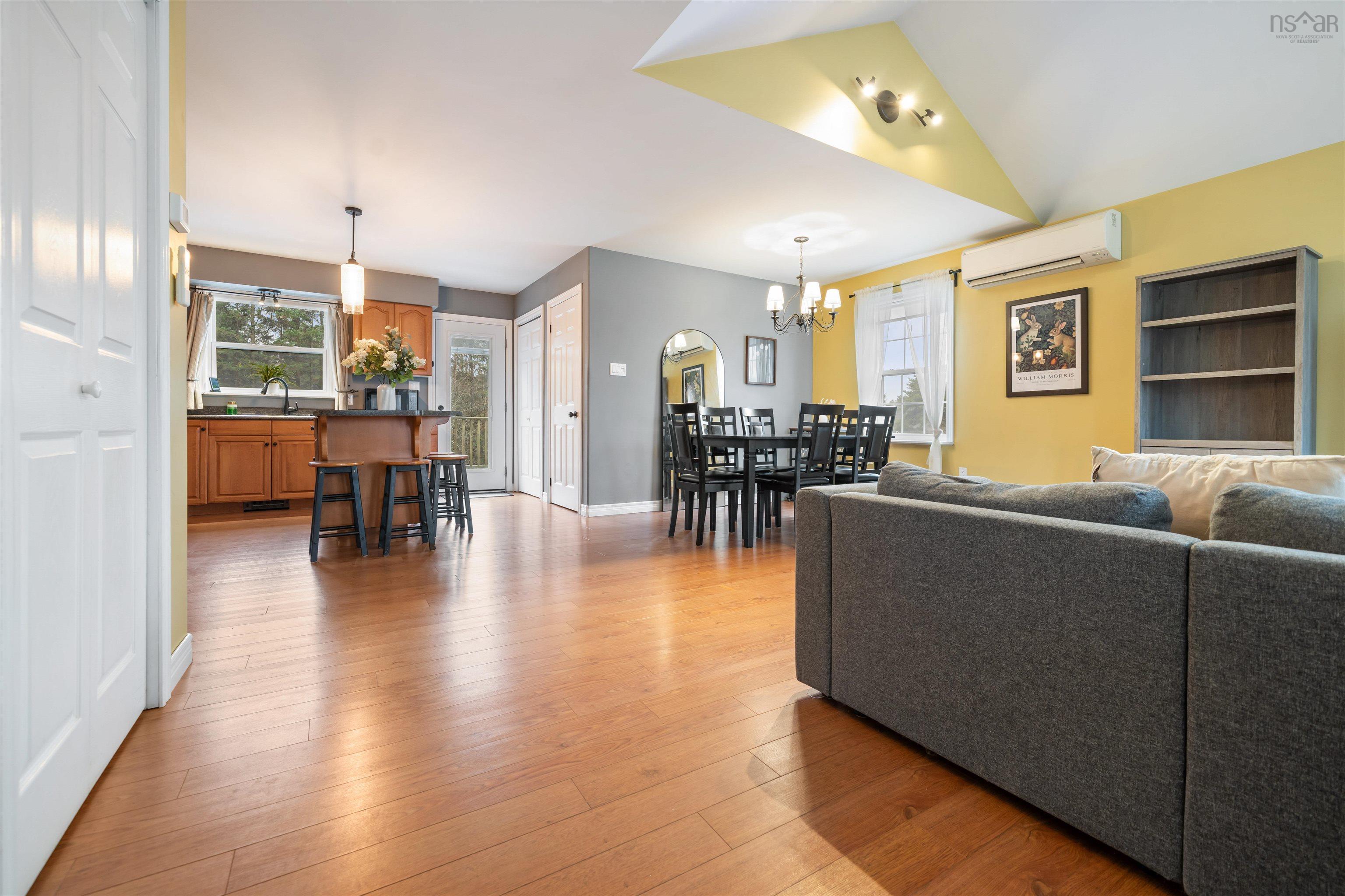 $610,000.00: 11 Downsview Drive, Lower Truro