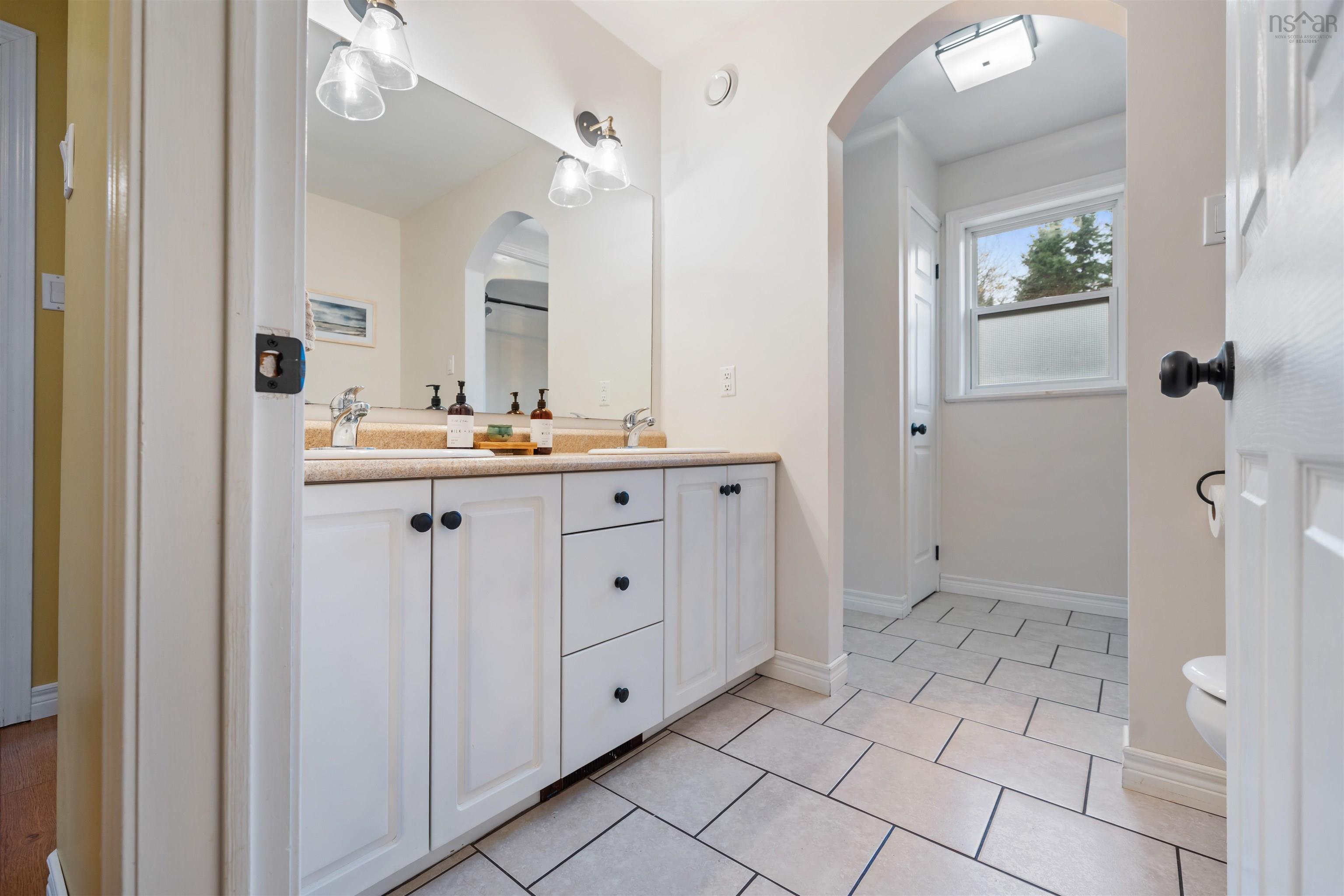 $610,000.00: 11 Downsview Drive, Lower Truro