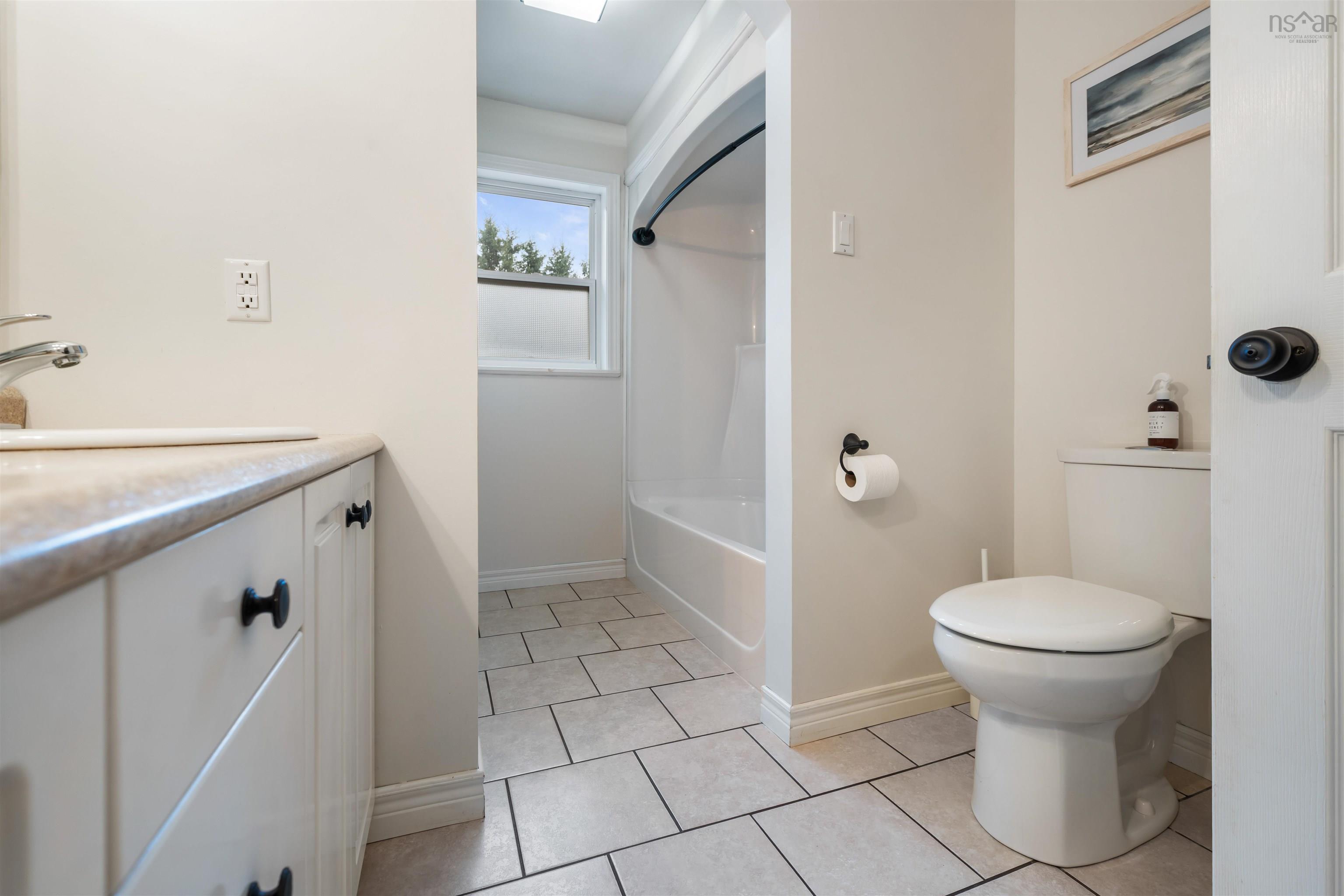 $610,000.00: 11 Downsview Drive, Lower Truro