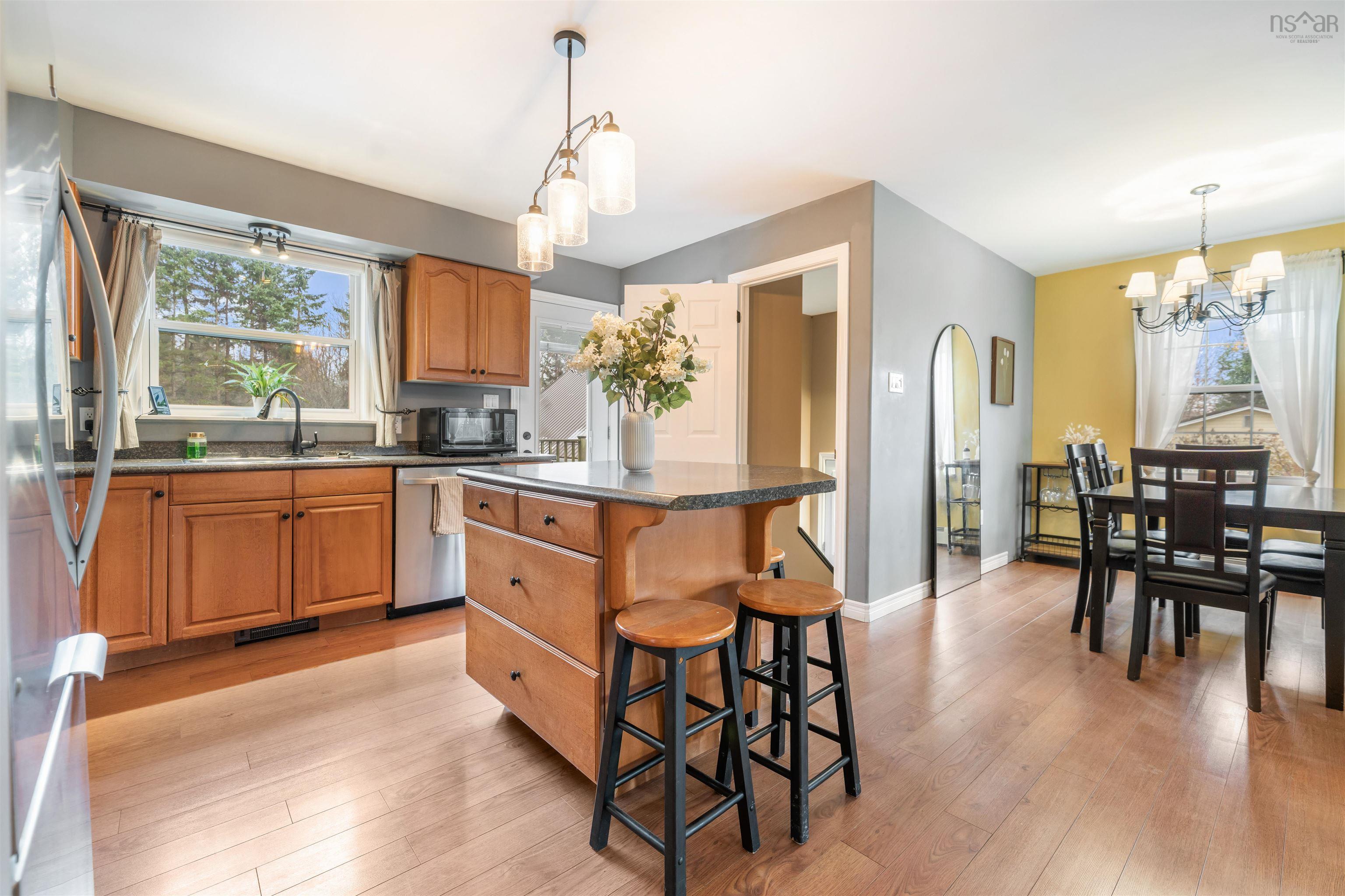 $610,000.00: 11 Downsview Drive, Lower Truro