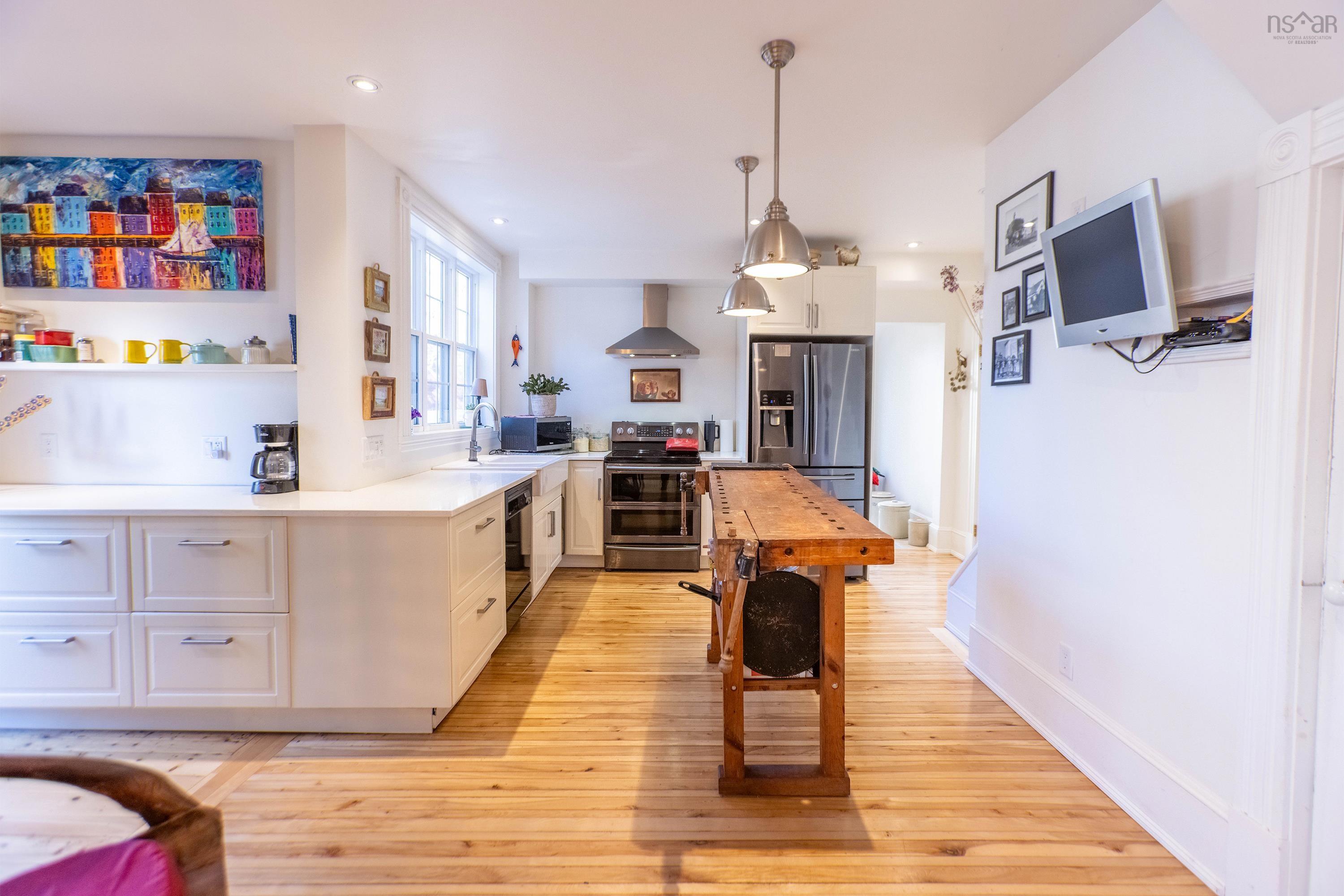 $439,900.00: 124 Church Street, Amherst