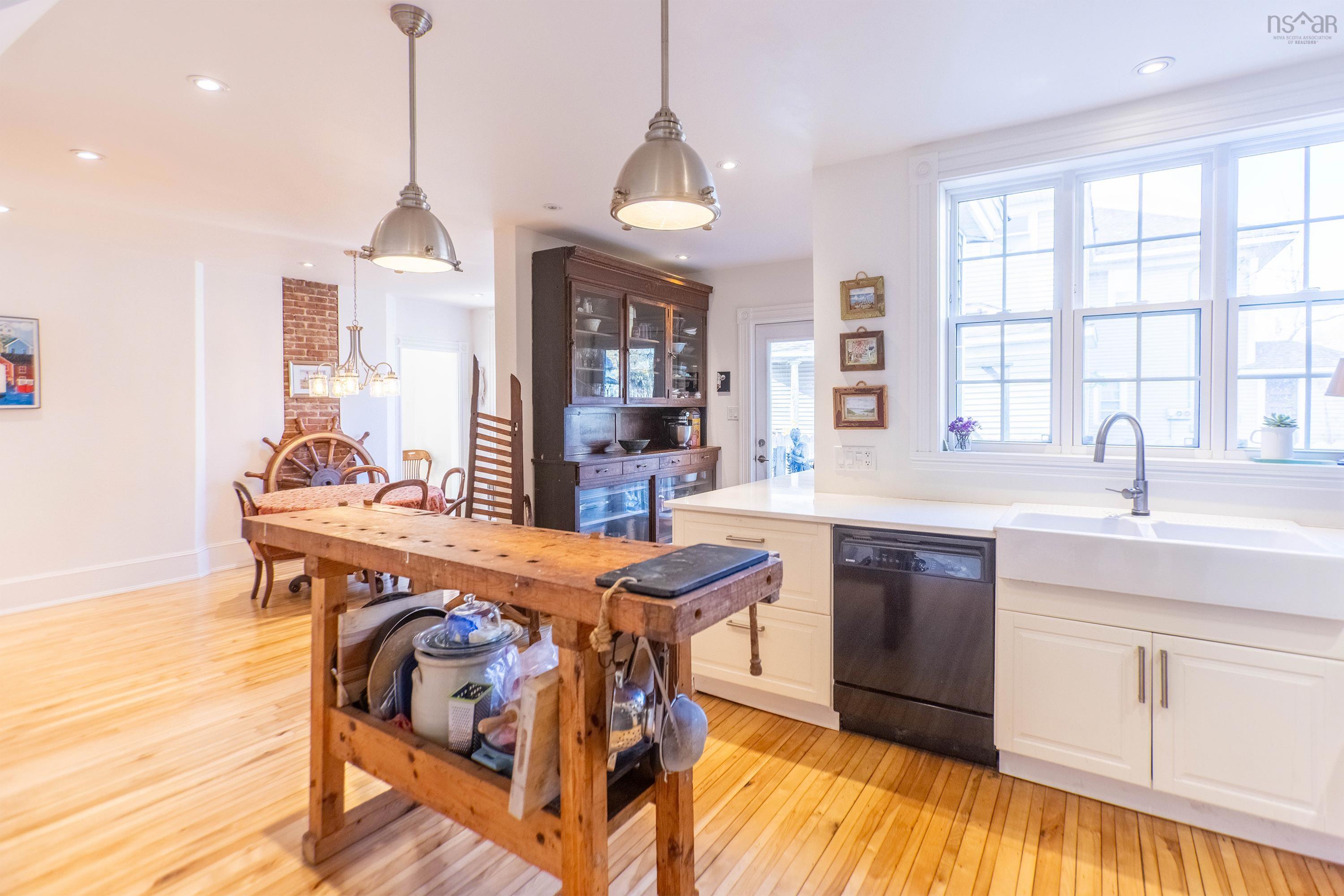 $439,900.00: 124 Church Street, Amherst