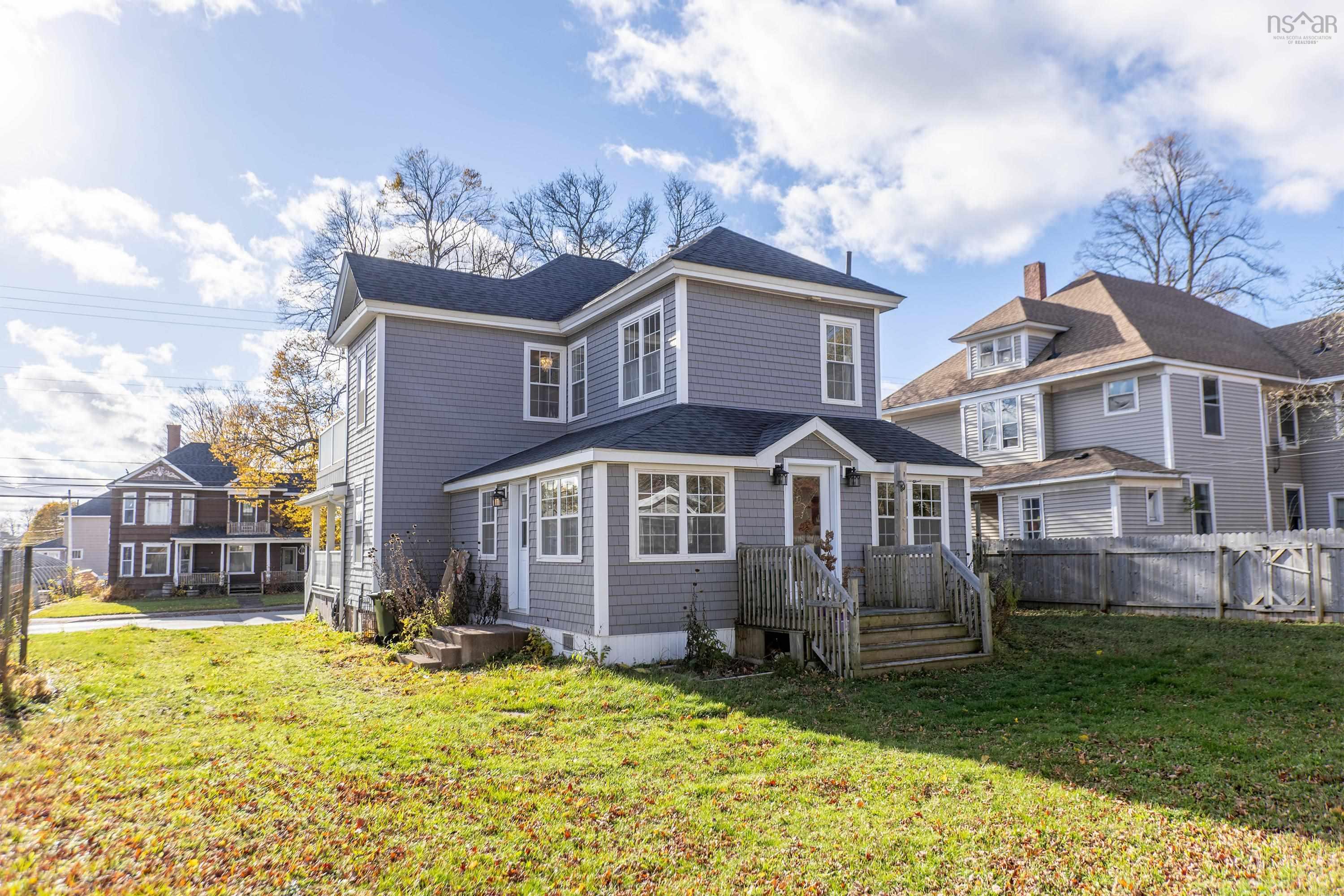 $439,900.00: 124 Church Street, Amherst