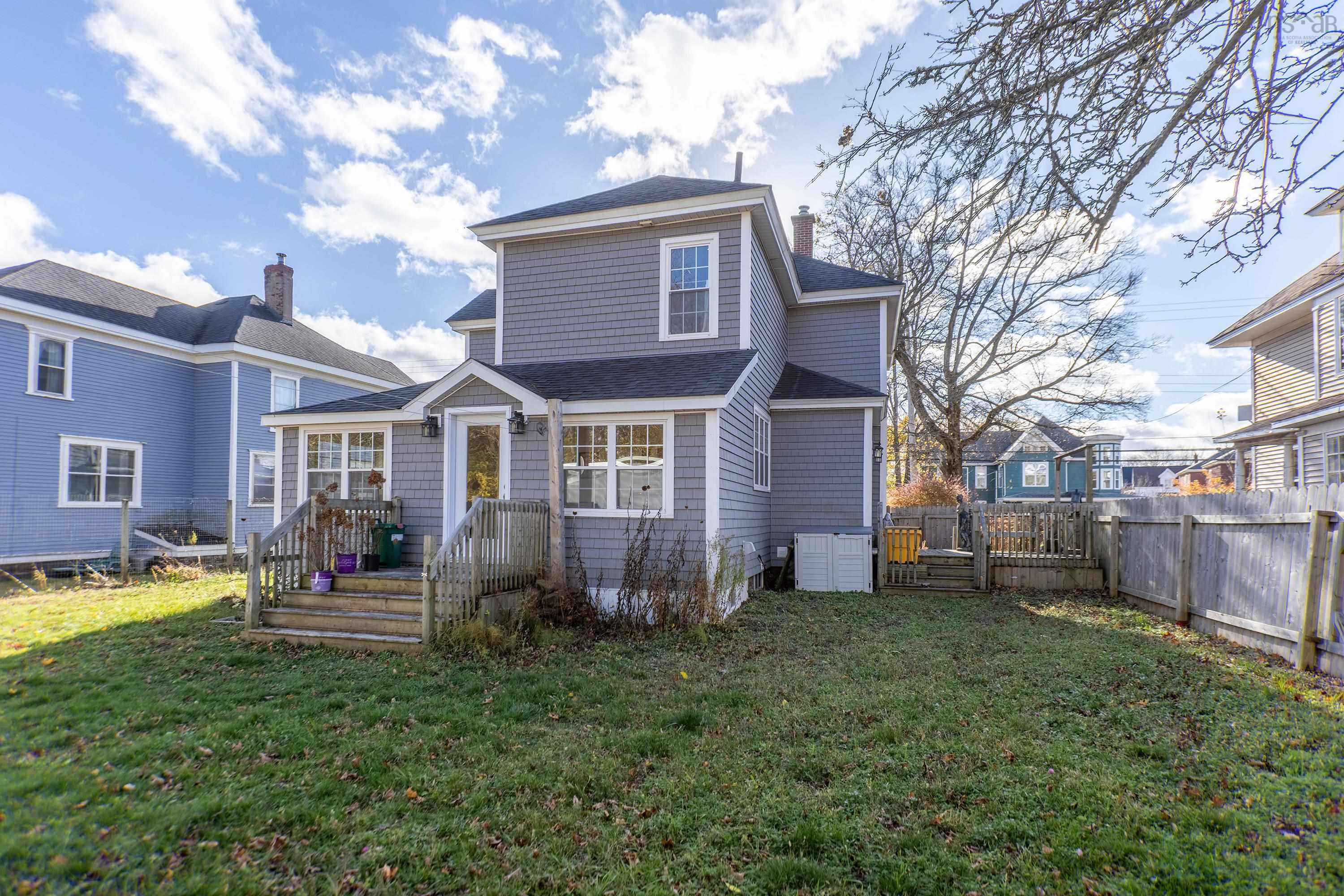 $439,900.00: 124 Church Street, Amherst