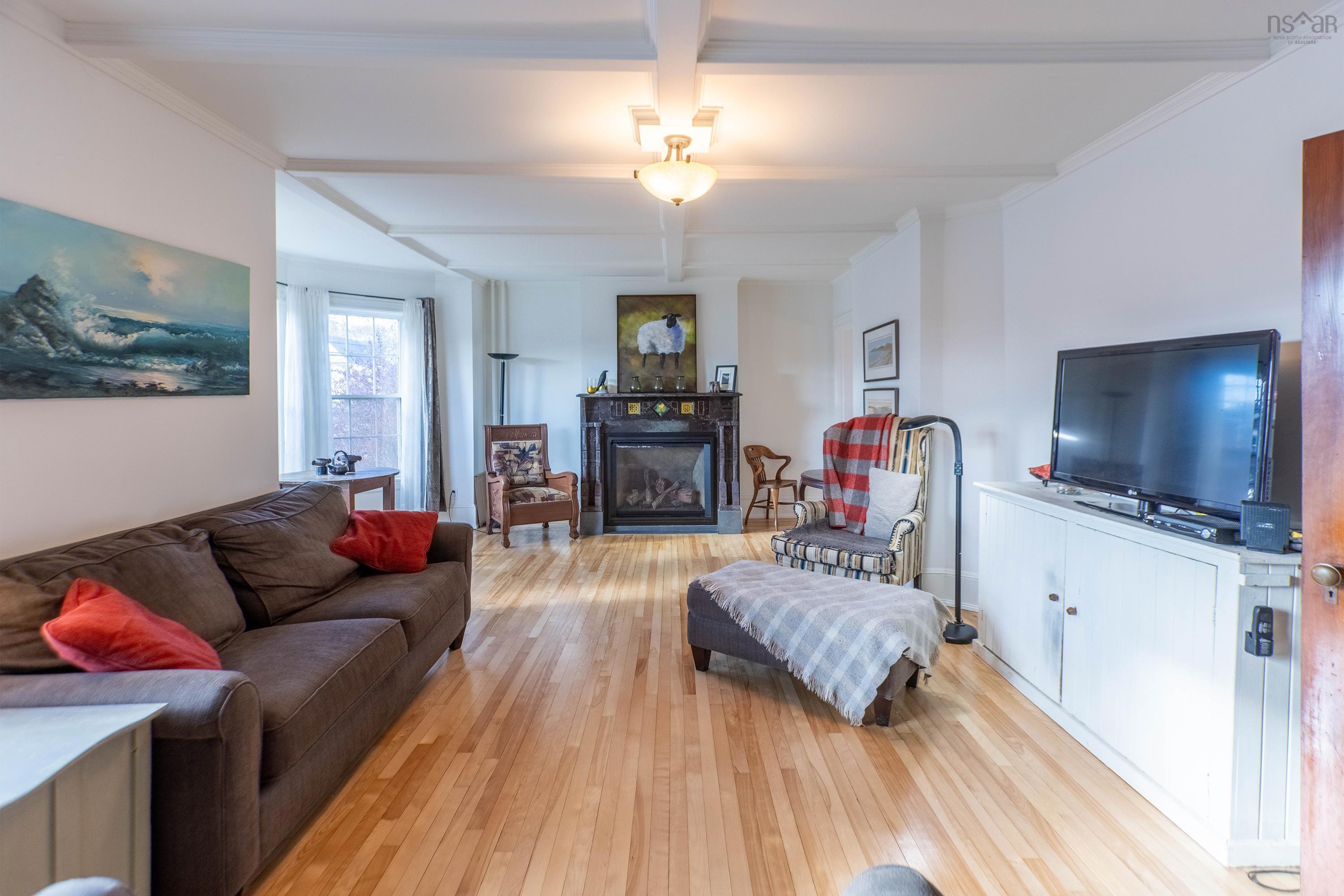 $439,900.00: 124 Church Street, Amherst