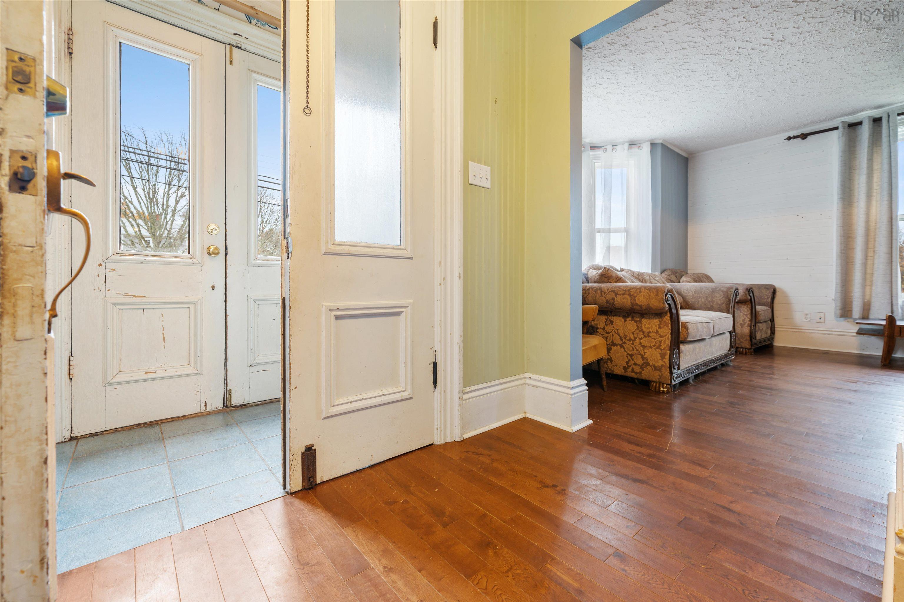 $379,900.00: 230 Victoria Street E, Amherst
