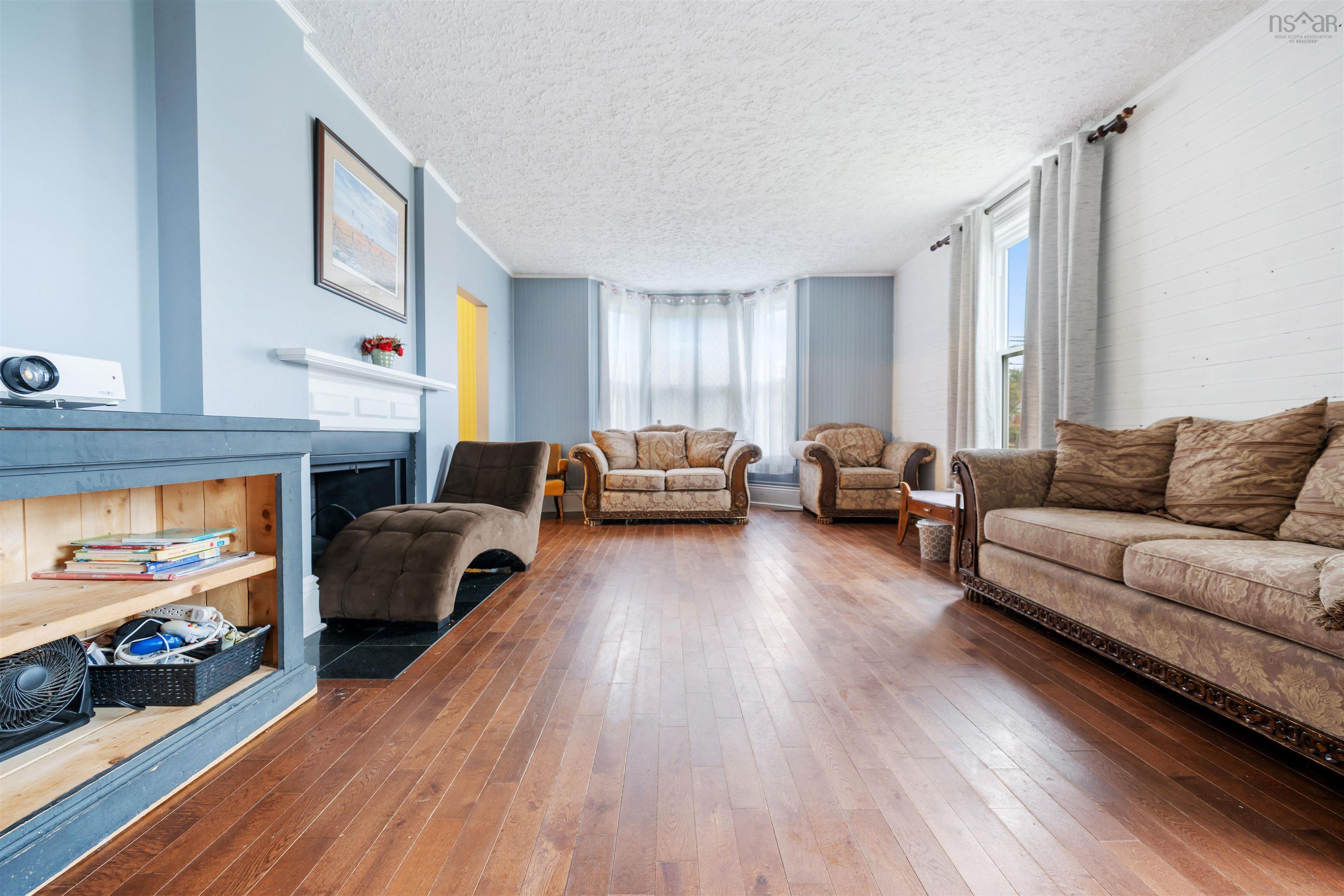 $379,900.00: 230 Victoria Street E, Amherst
