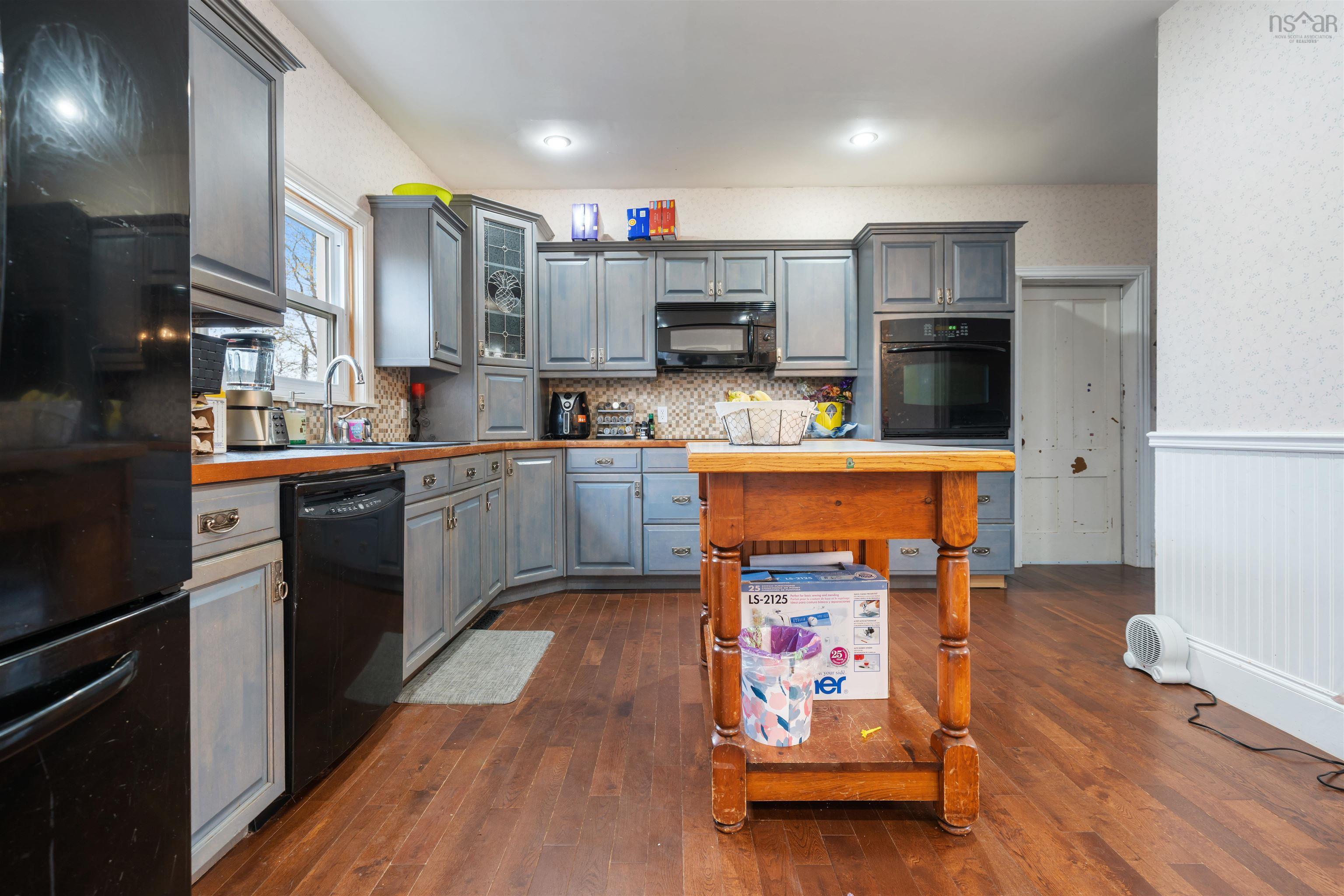 $379,900.00: 230 Victoria Street E, Amherst