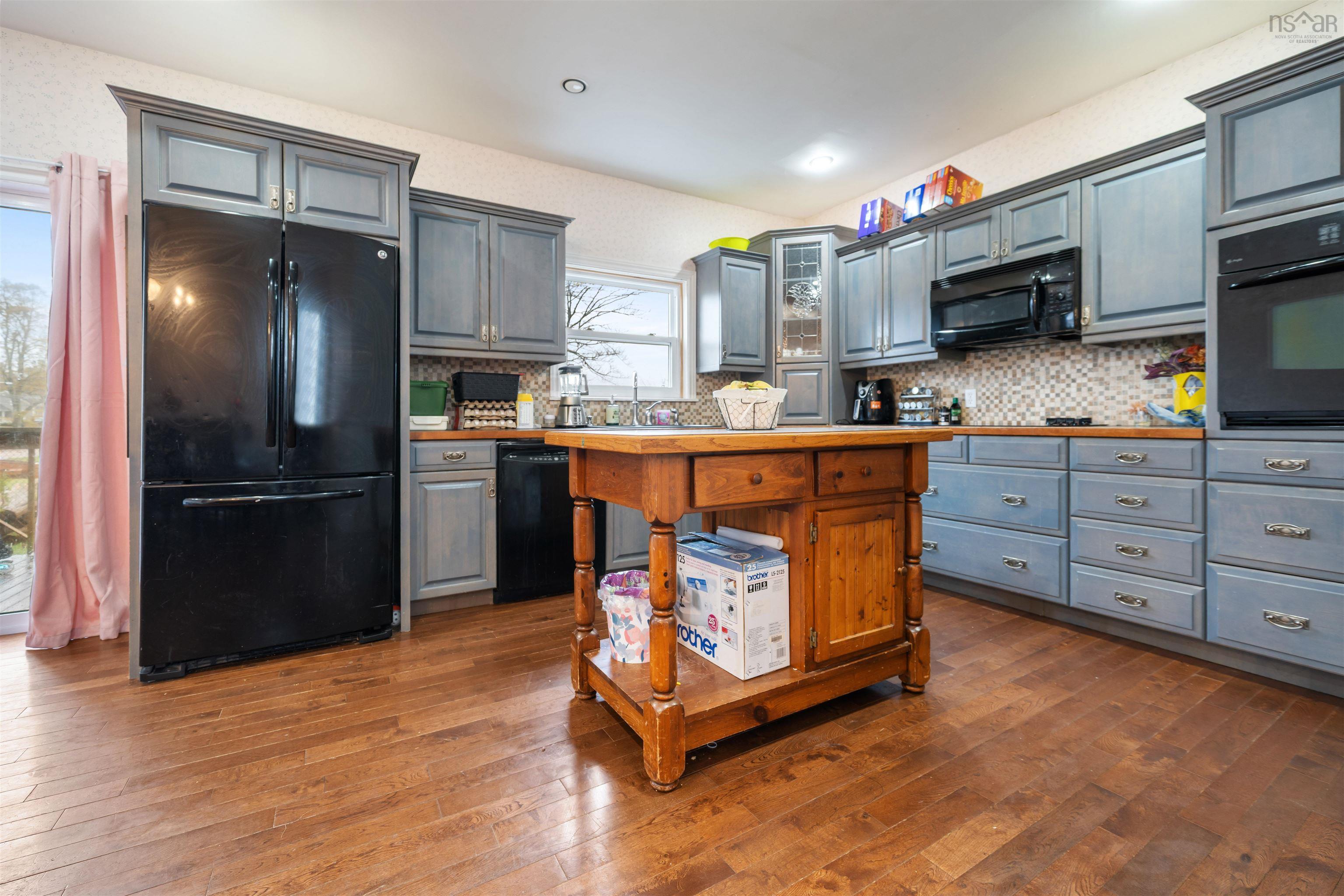$379,900.00: 230 Victoria Street E, Amherst
