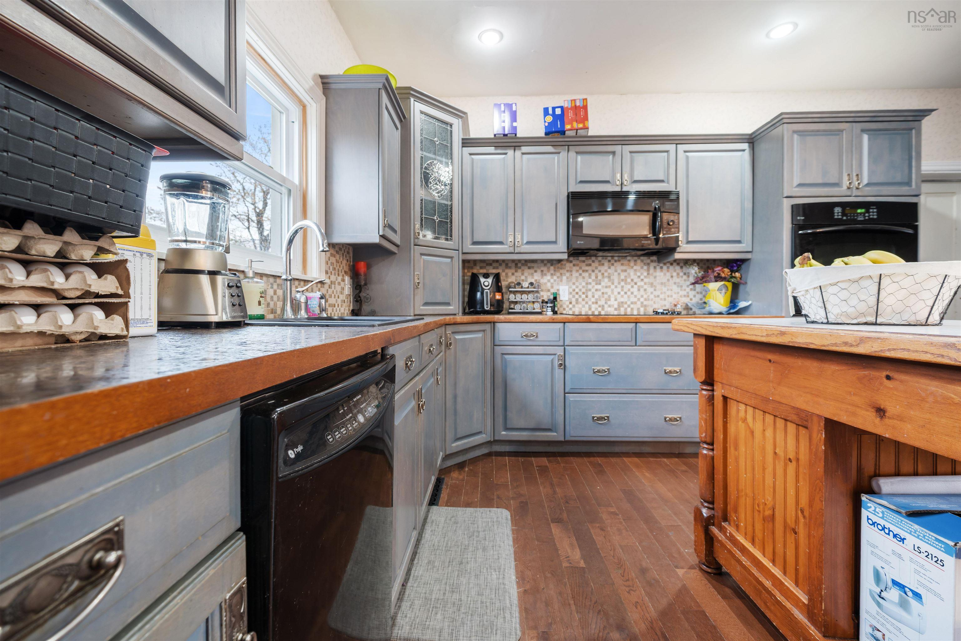 $379,900.00: 230 Victoria Street E, Amherst