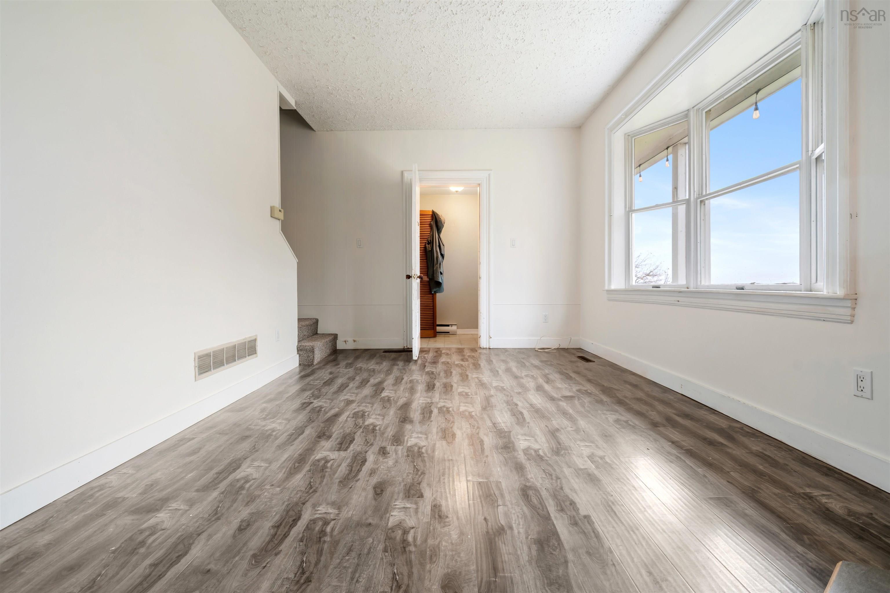 $379,900.00: 230 Victoria Street E, Amherst