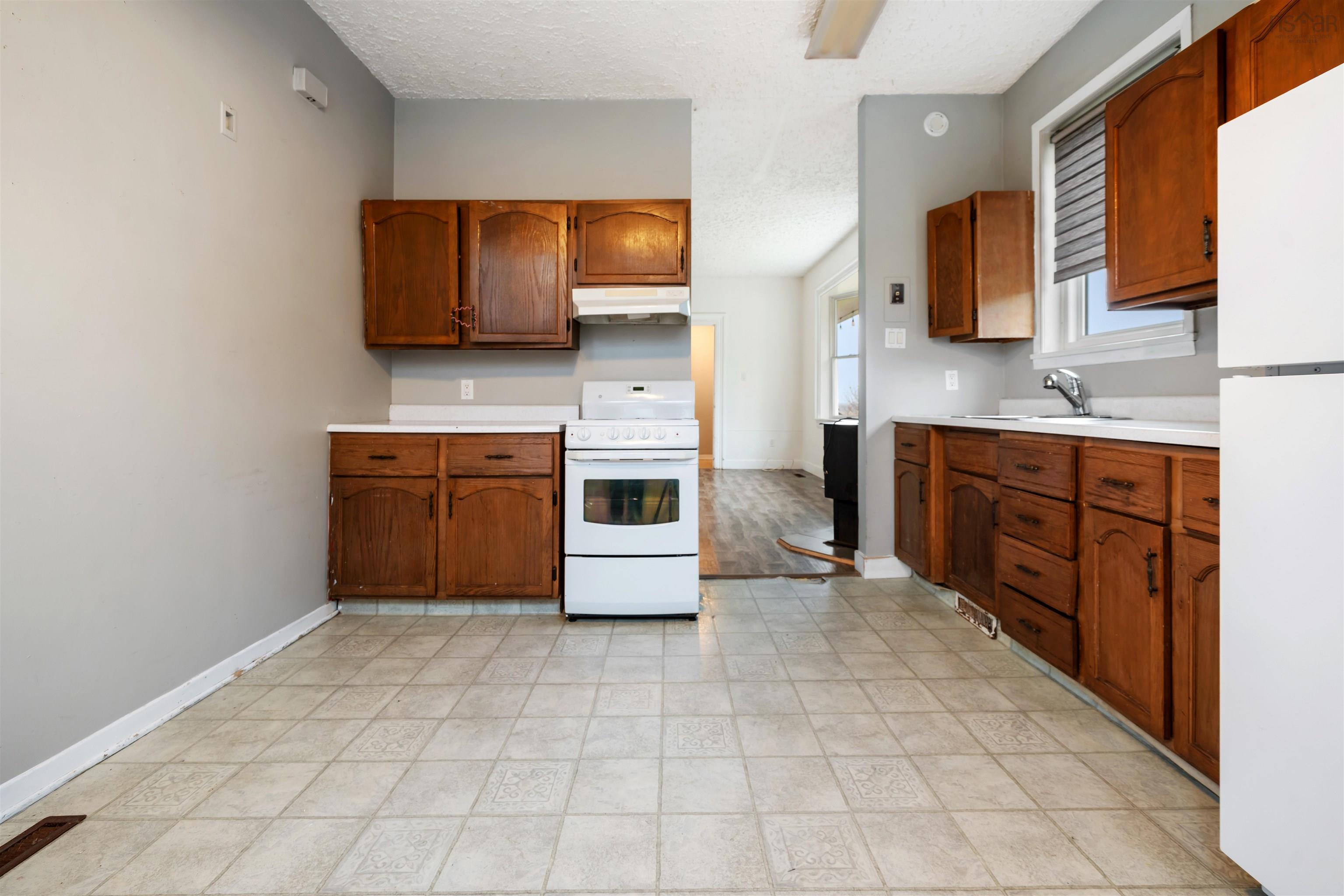 $379,900.00: 230 Victoria Street E, Amherst