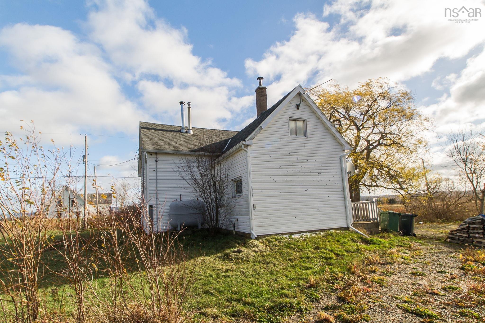 $280,000.00: 6209 Highway 1, Granville Centre