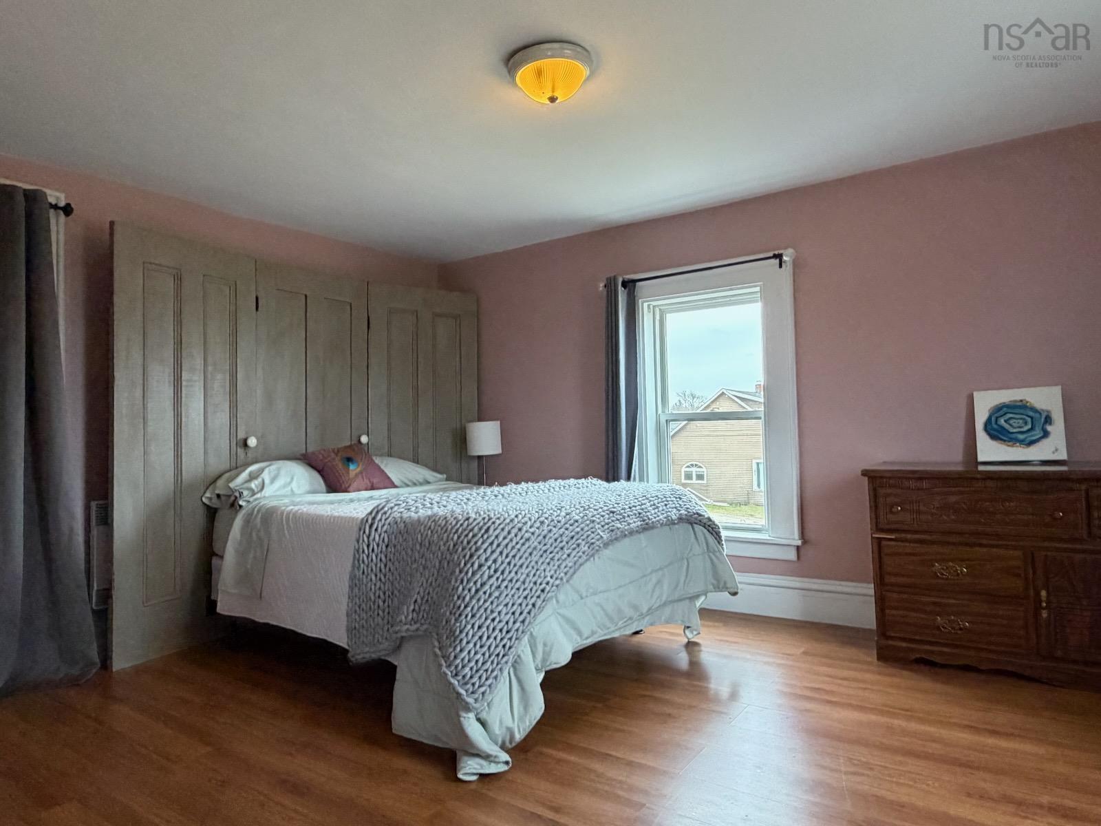 $299,900.00: 156 Main Shore Road, Milton Highlands