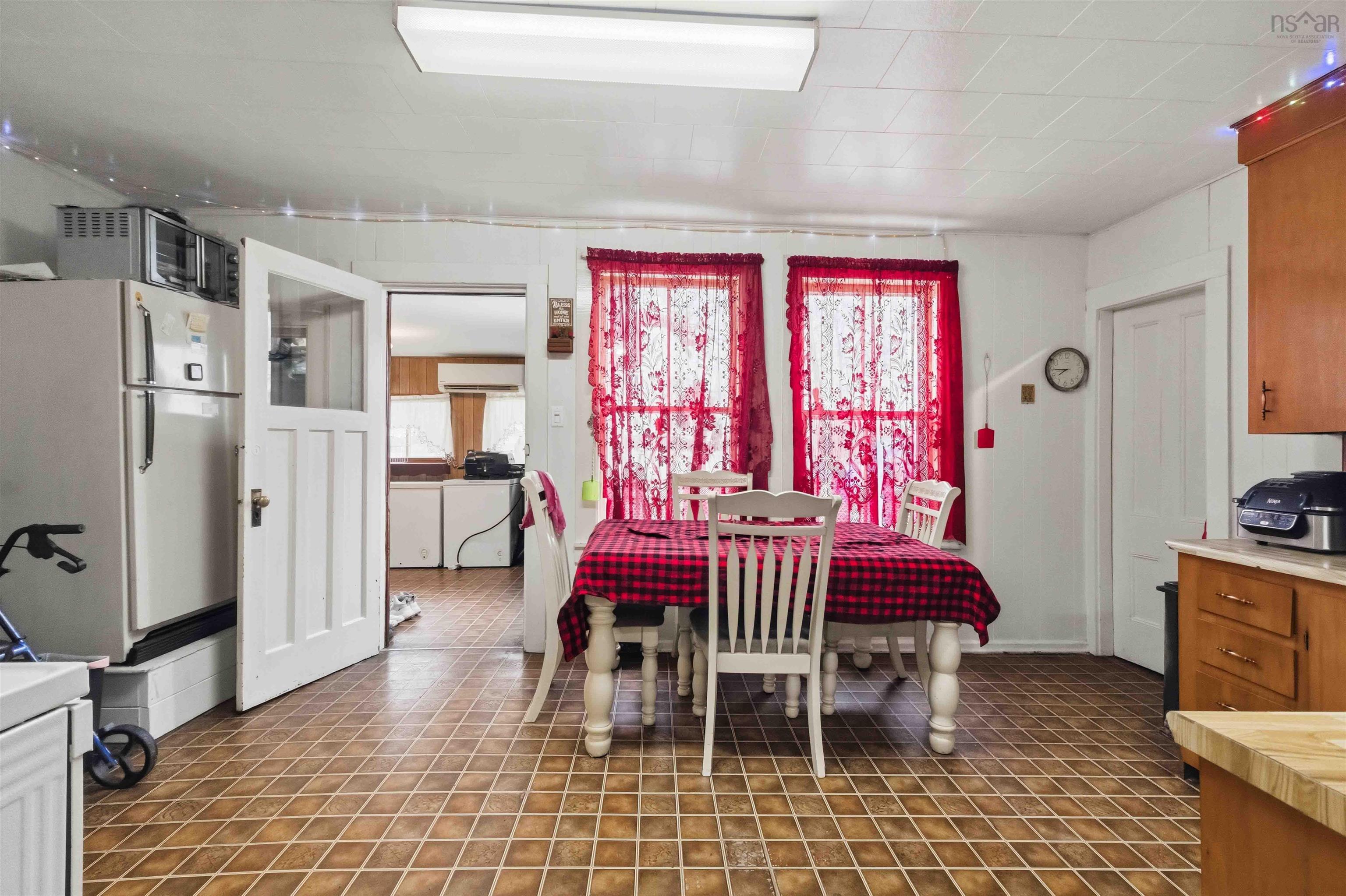 $244,850.00: 9773 Highway 8, Caledonia