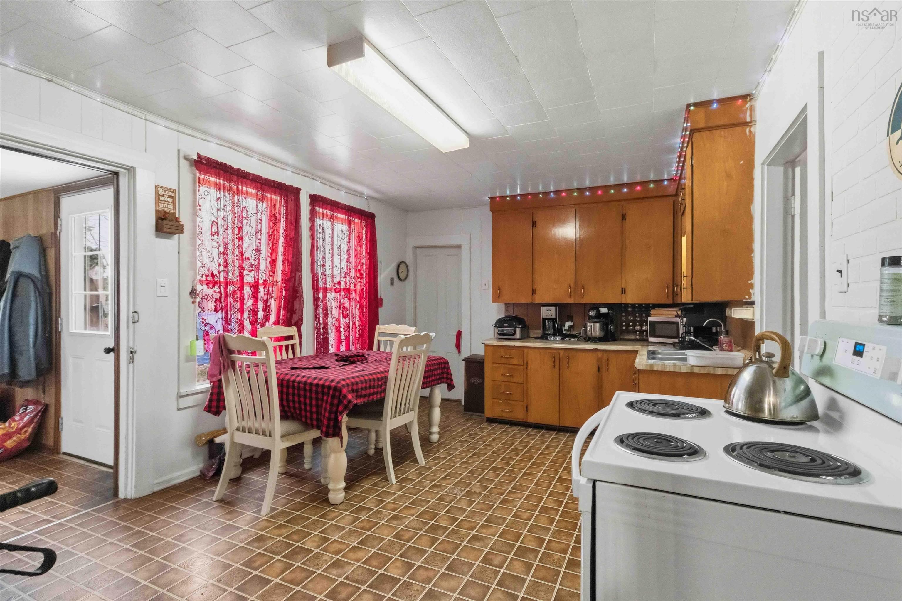 $244,850.00: 9773 Highway 8, Caledonia