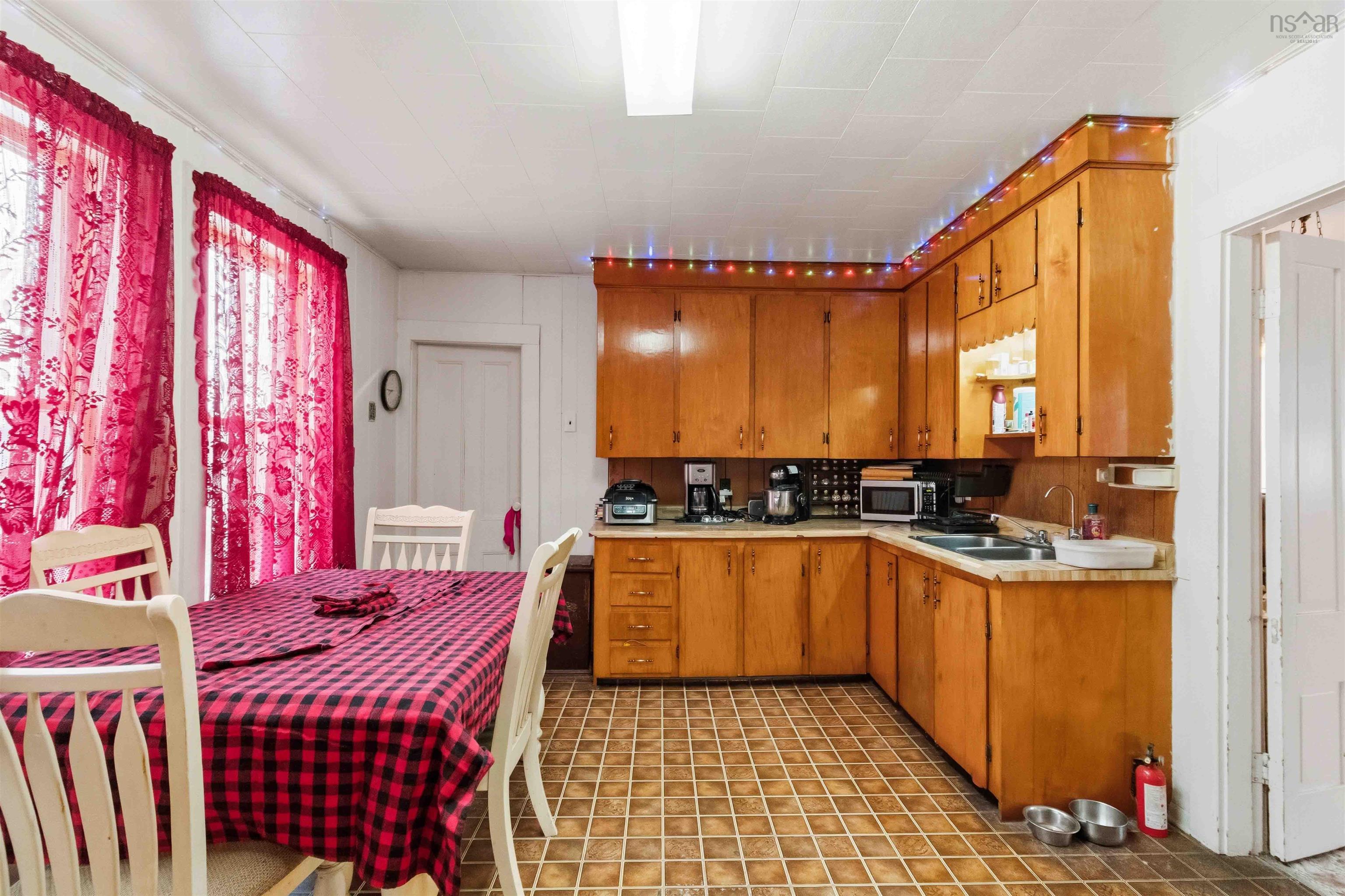 $244,850.00: 9773 Highway 8, Caledonia