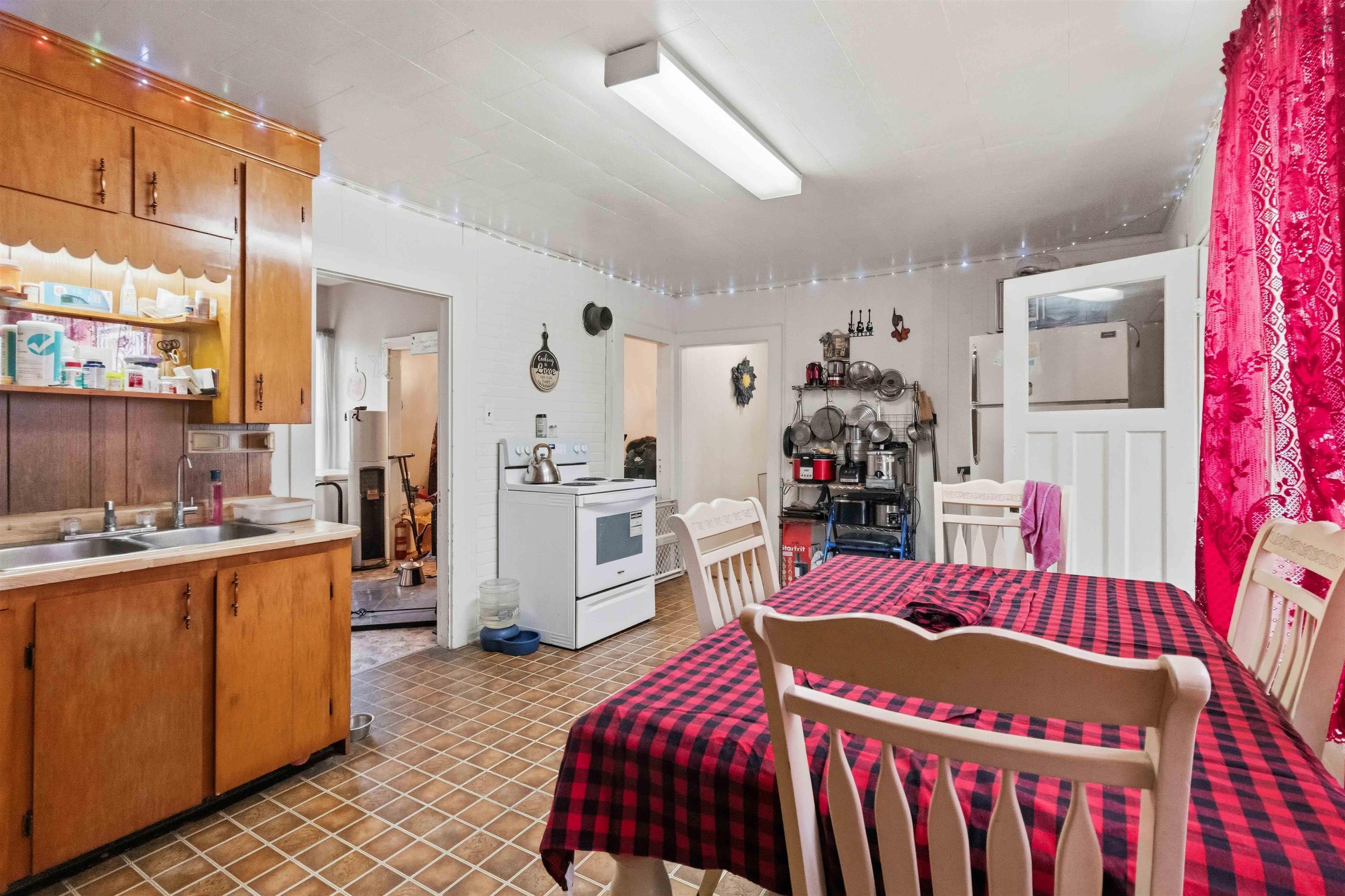 $244,850.00: 9773 Highway 8, Caledonia