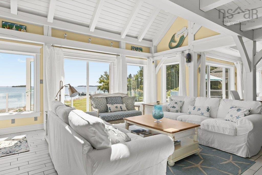 $3,875,000.00: 226 Crandall Road, Martins Point