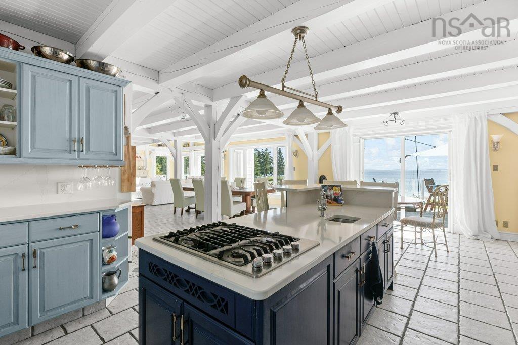 $3,875,000.00: 226 Crandall Road, Martins Point