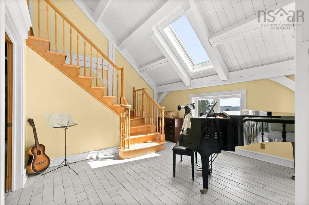 $3,875,000.00: 226 Crandall Road, Martins Point