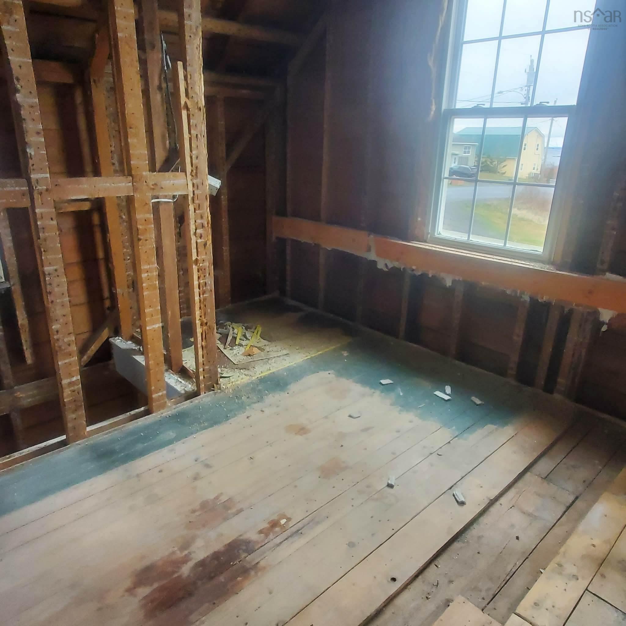 $99,999.00: 7 Centennial Street, Canso