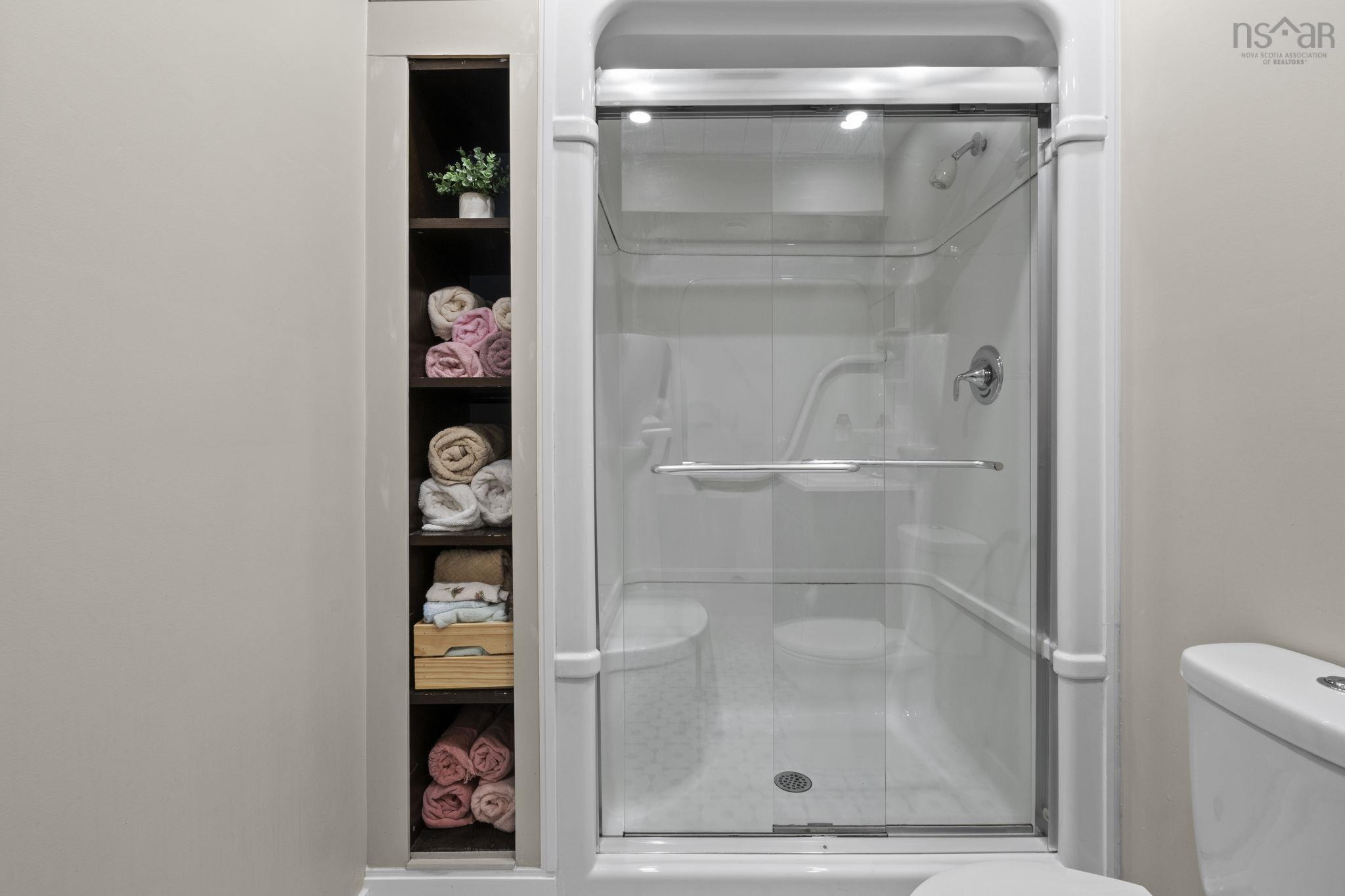 $779,000.00: 833 Basinview Drive, Bedford