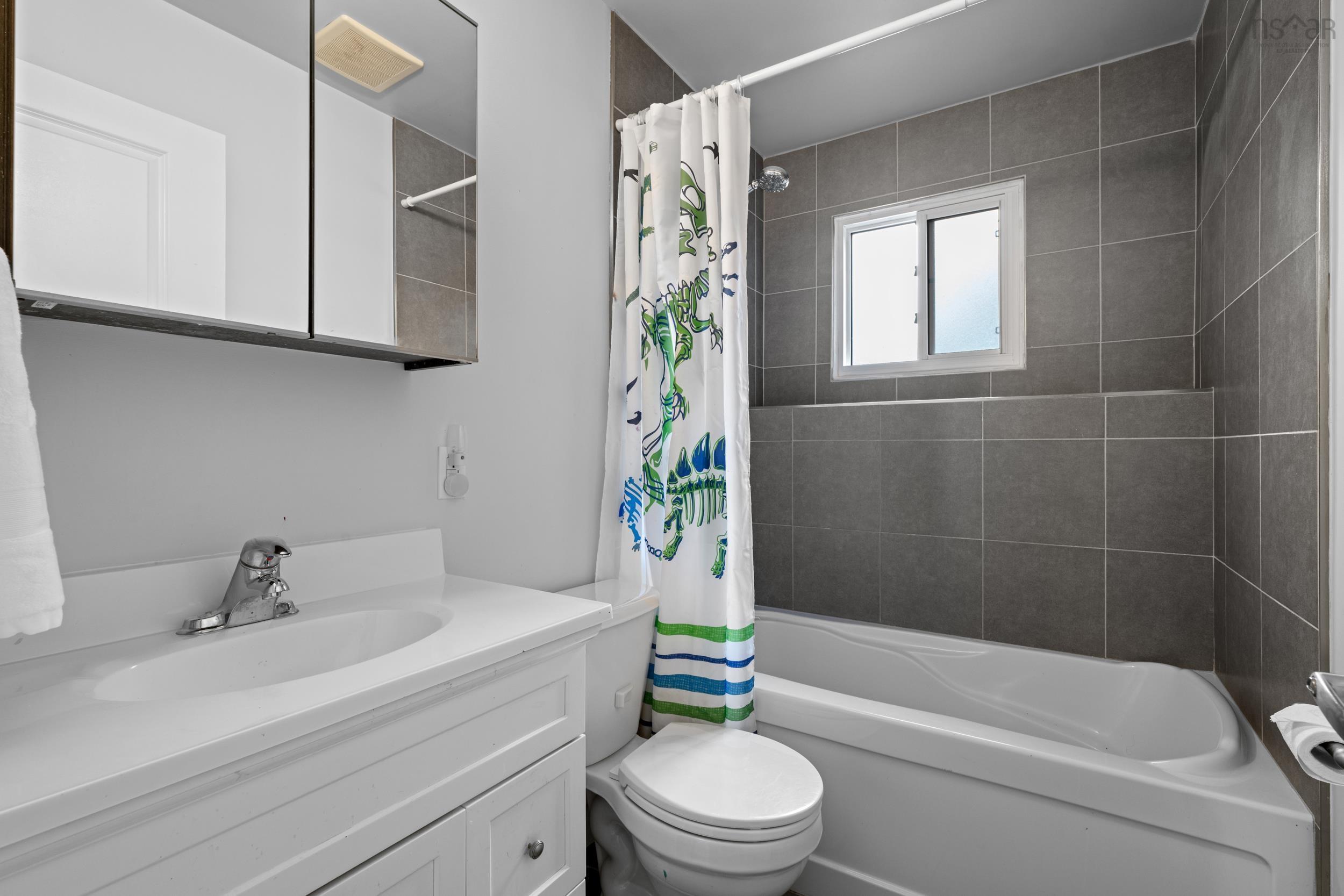 49 Village Crescent, Bedford, NS (MLS 202529412)