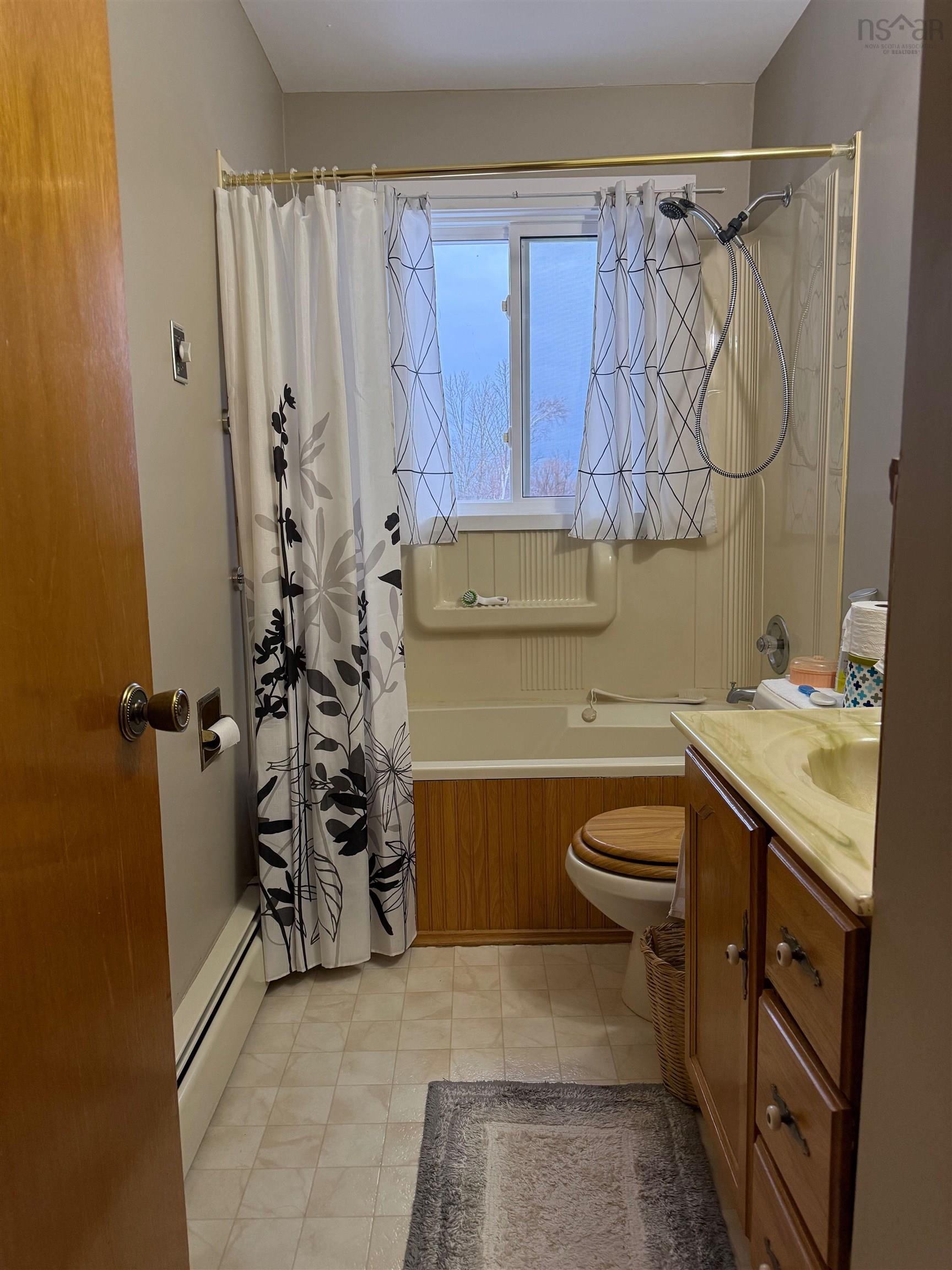 $529,900.00: 5469 Little Harbour Road, Little Harbour