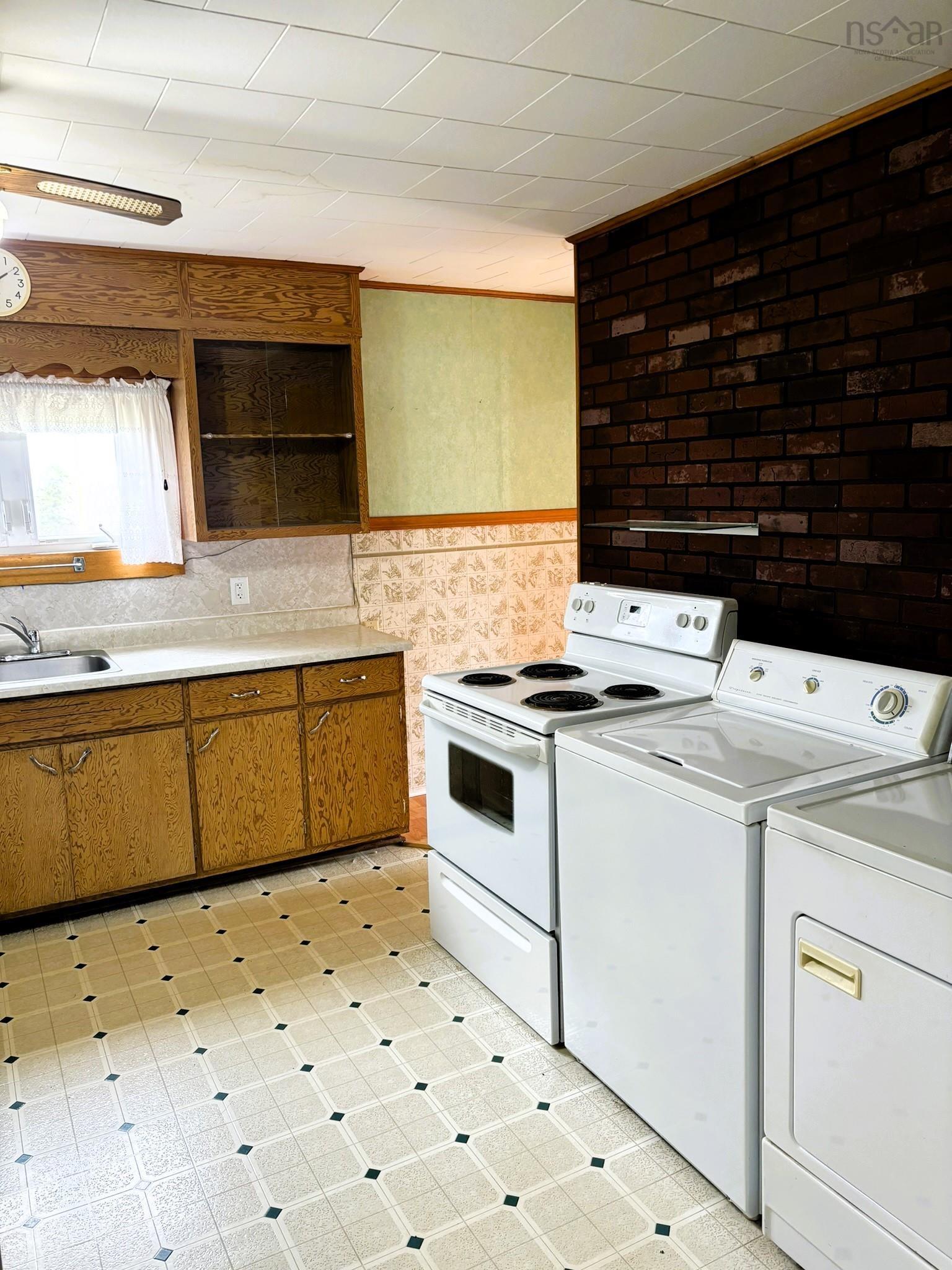 $149,000.00: 8931 Hwy#209 Highway, Fox River
