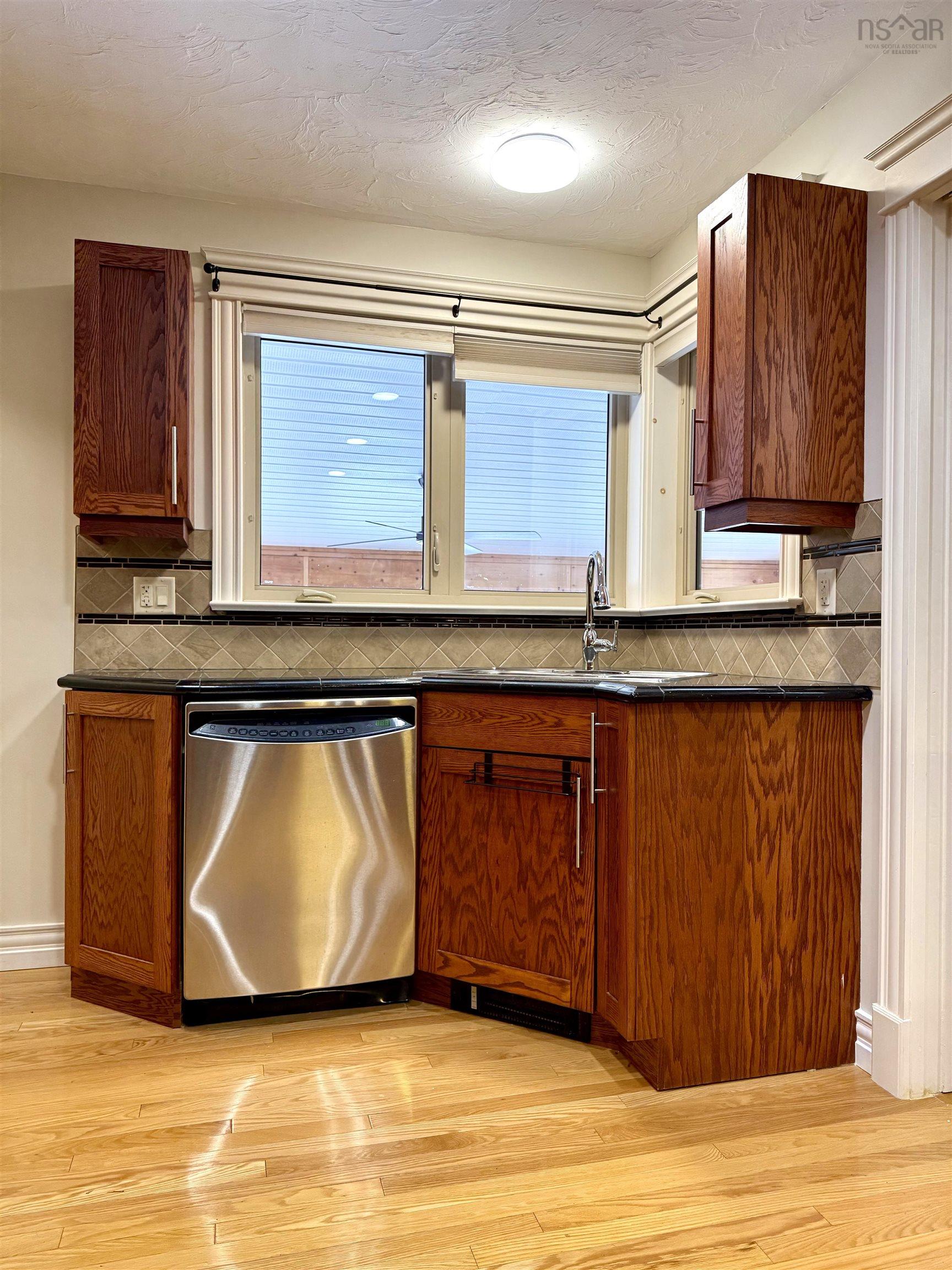 $429,900.00: 27 Regent Street, Amherst