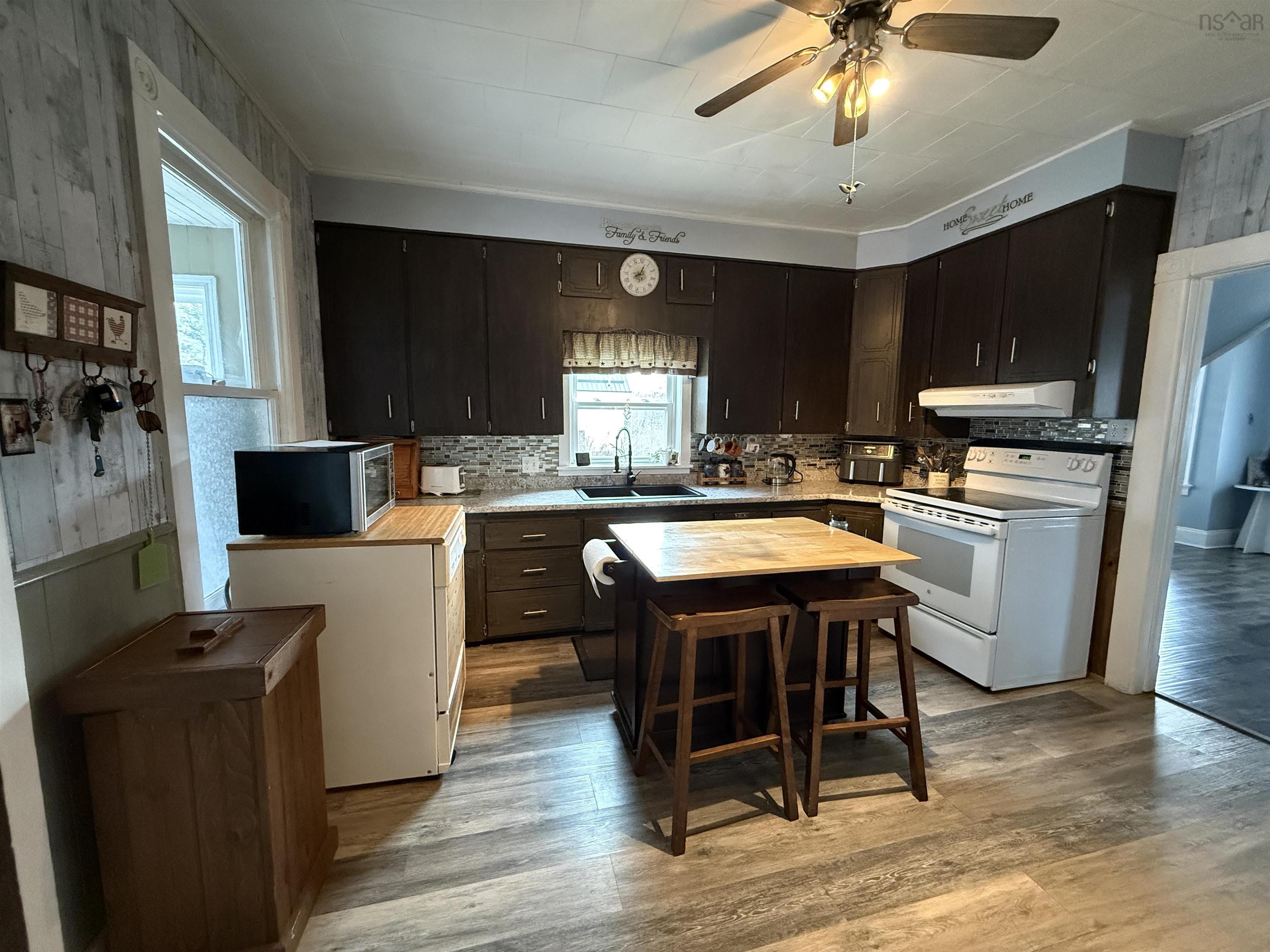 $474,900.00: 13720 Highway 3, Dayspring