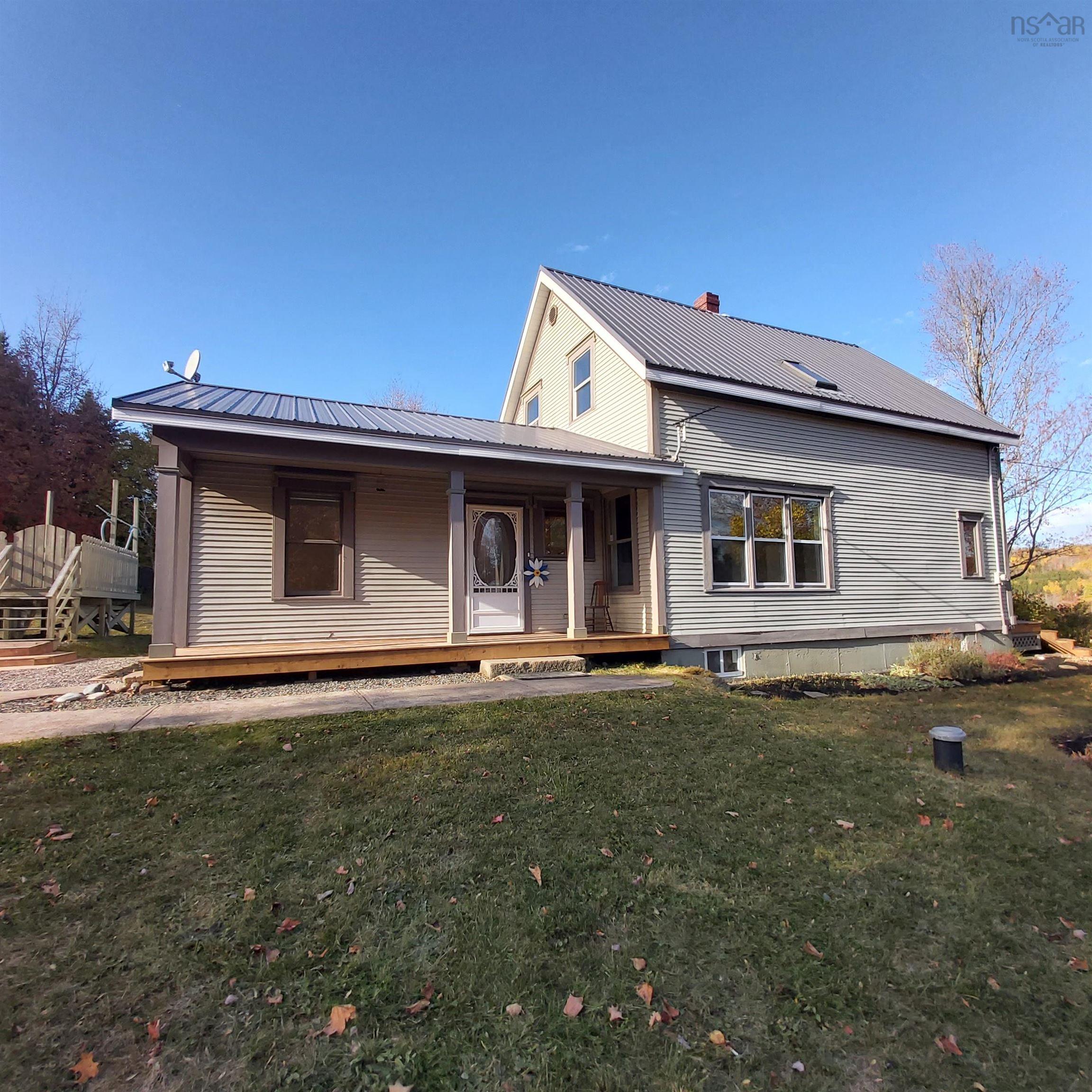 $345,000.00: 5249 East River West Side Road, Eureka